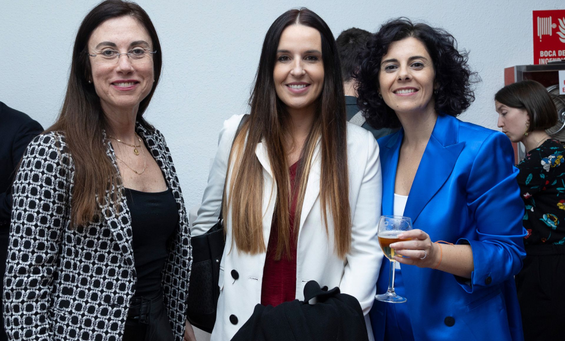 De izquierda a derecha, Lorena Monsalves, directora de Comunicación de Smurfit Kappa; Sara Gutiérrez, responsable de Comunicación de Smurfit Kappa España; y Yovanna Blanco, directora editorial de Business Insider España.