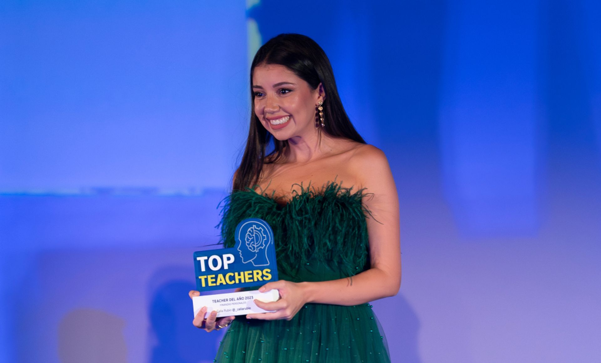 Celia Martín Rubio (@_celiarubio) recogió el premio a Top Teacher del Año en la categoría de Finanzas Personales, patrocinada por ING.