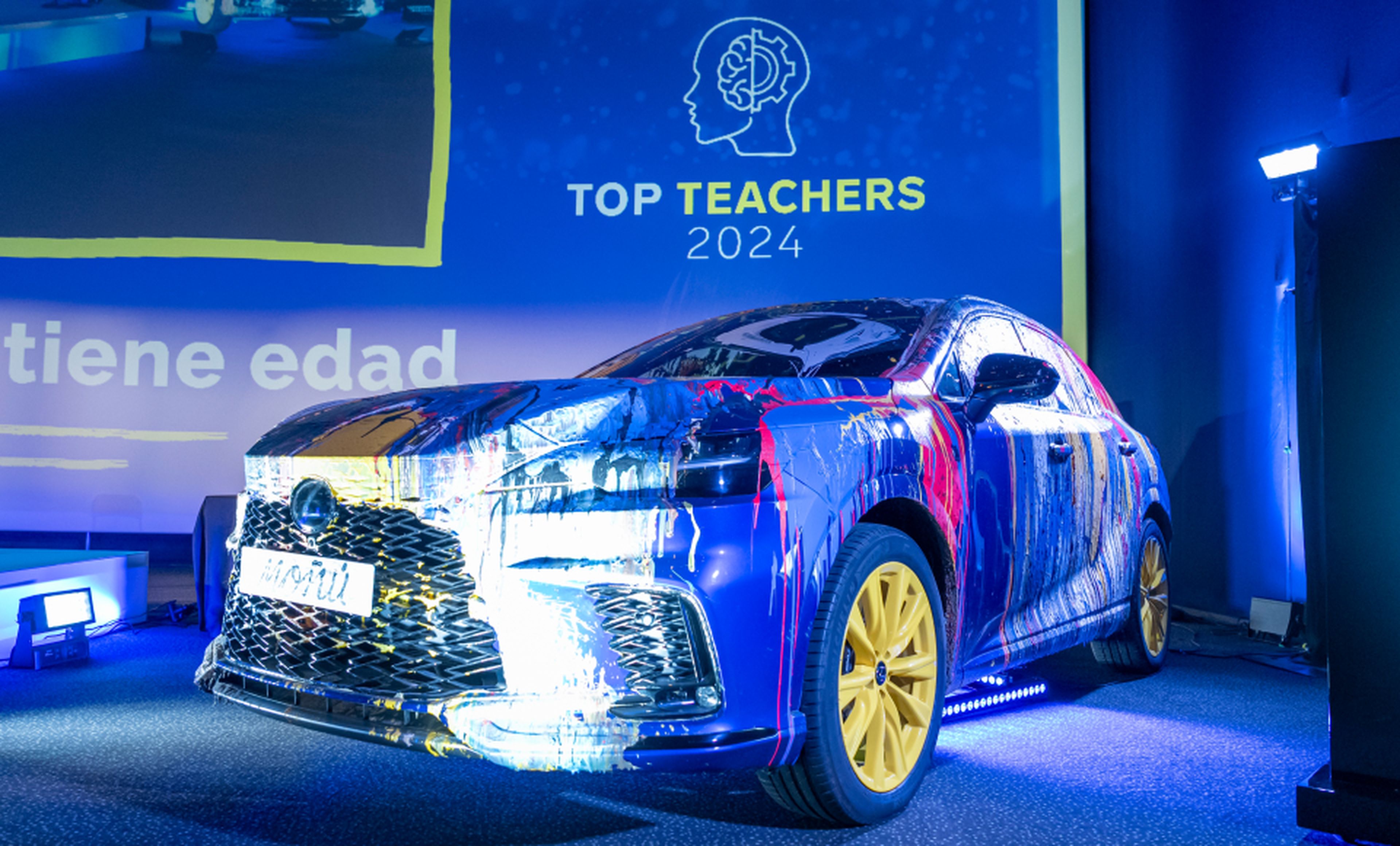 El vehículo Lexus Art Car 2023 vestía el escenario de Kinépolis Ciudad de la Imagen en la gala Top Teachers 2024.