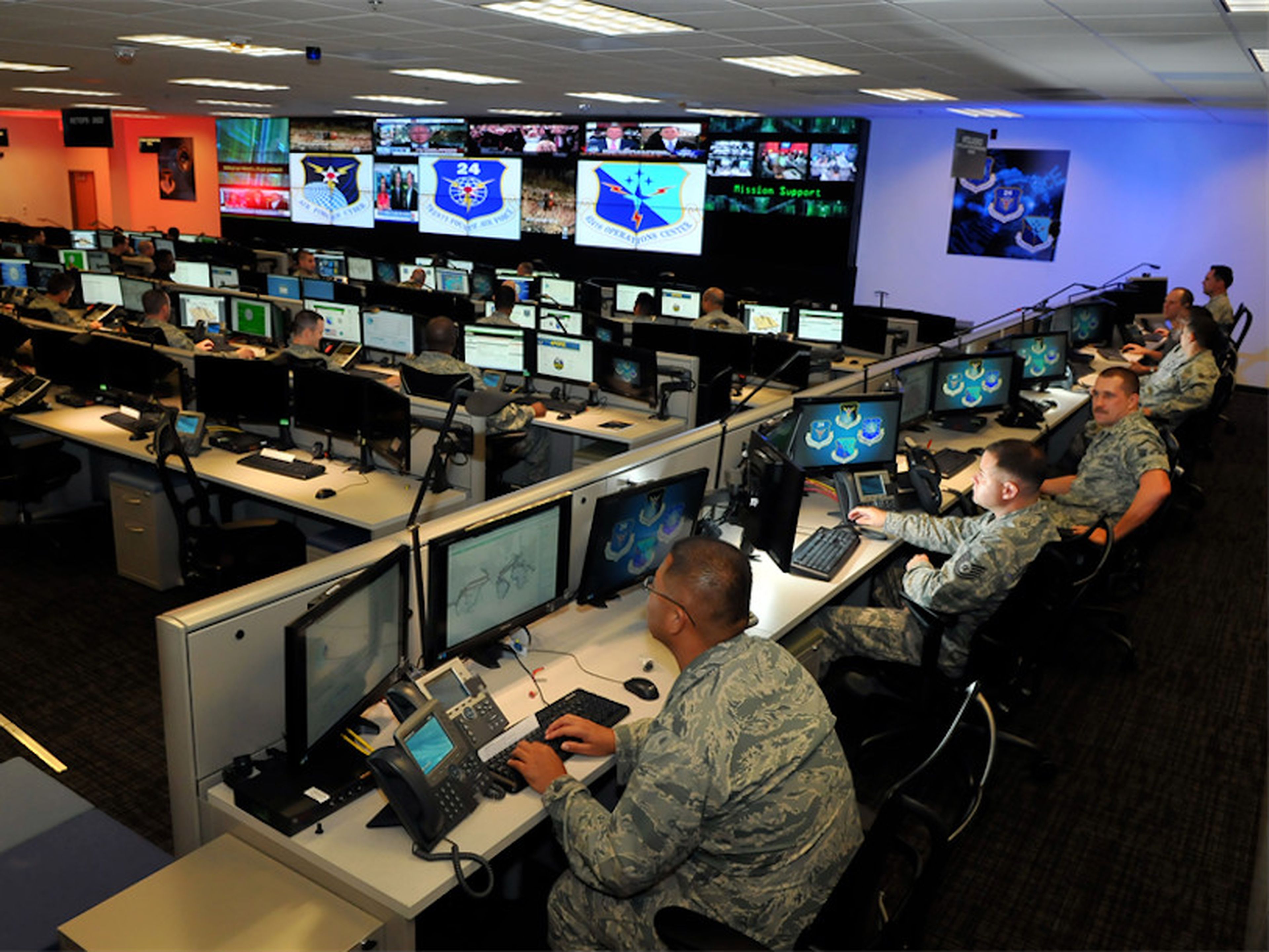 Personal especializado en ciberseguridad y ciberguerra en la Base de la Fuerza Aérea Lackland, en Estados Unidos.