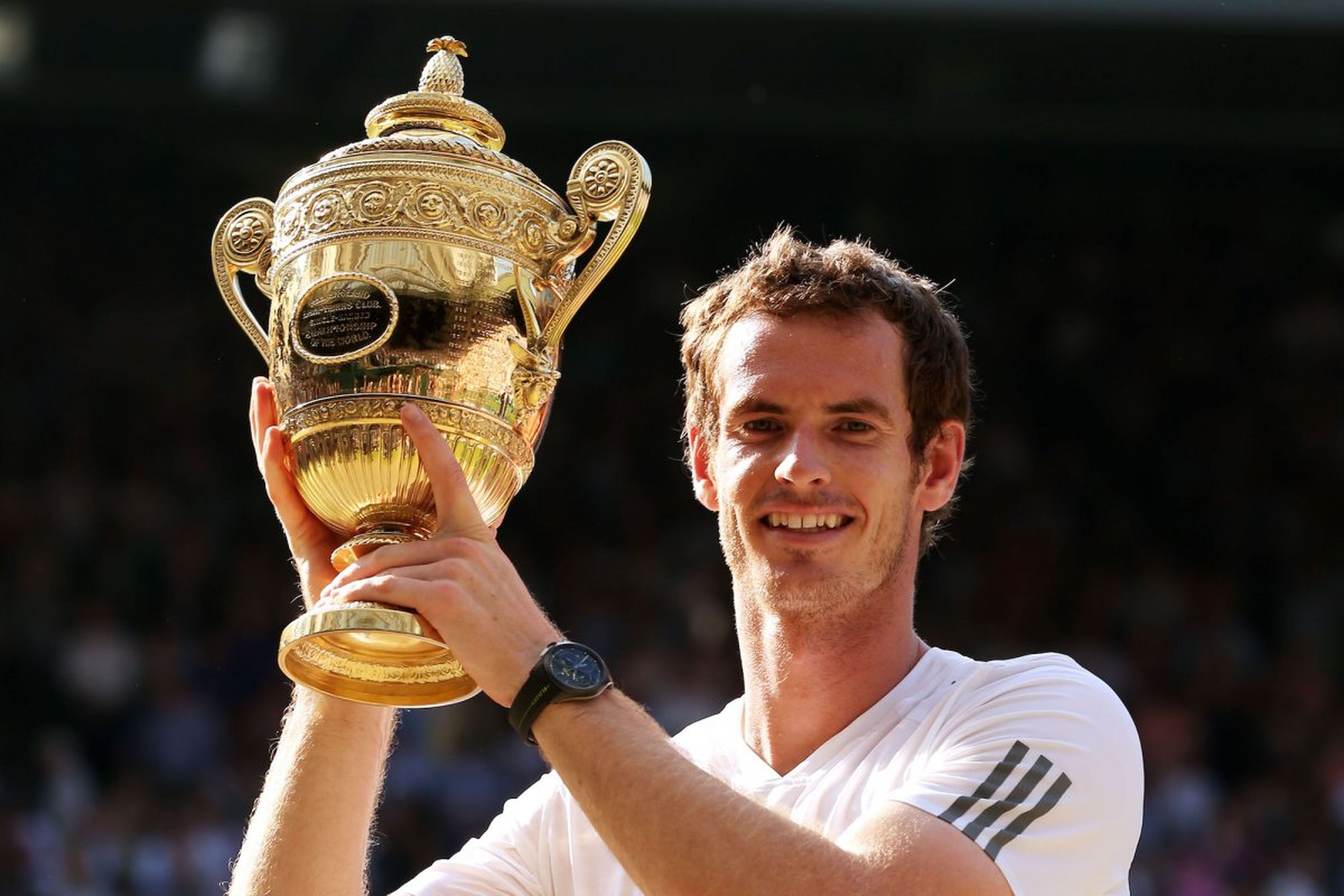 Andy Murray celebra su primer Wimbledon luciendo un reloj Rado Hyperchrome XXL.