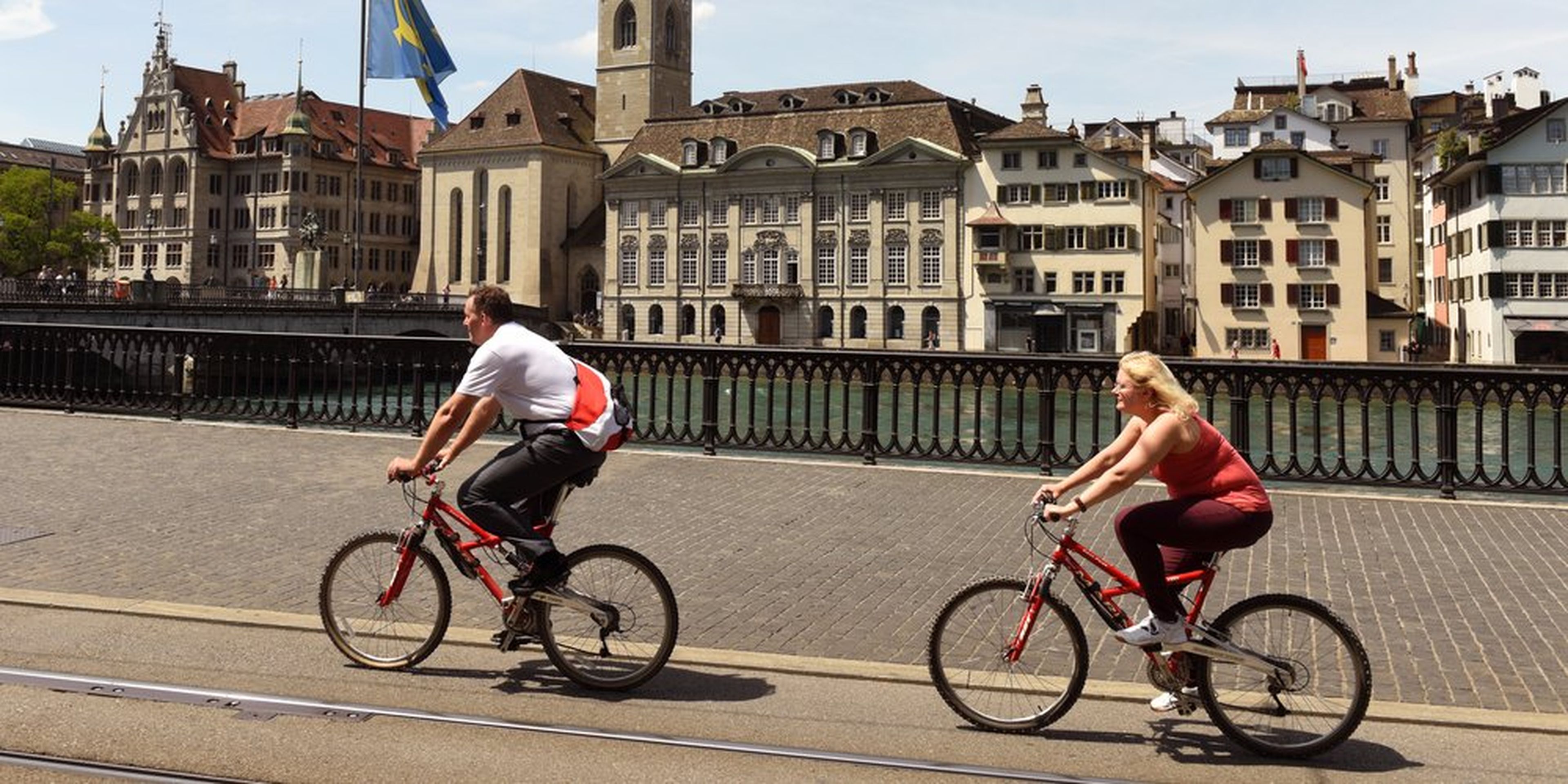 Dos ciclistas en Zurich