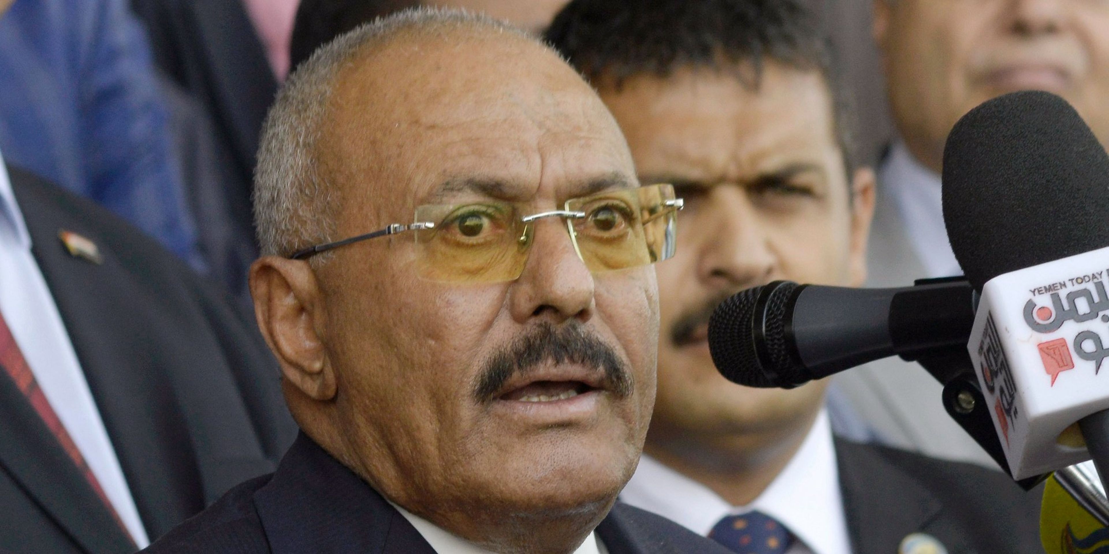 El ex presidente de Yemen Ali Abdullah Saleh da un discurso durante una ceremonia para celebrar el 35 aniversario desde la fundación del partido Congreso Popular, en Saná, Yemen, el 24 de agosto de 2017.