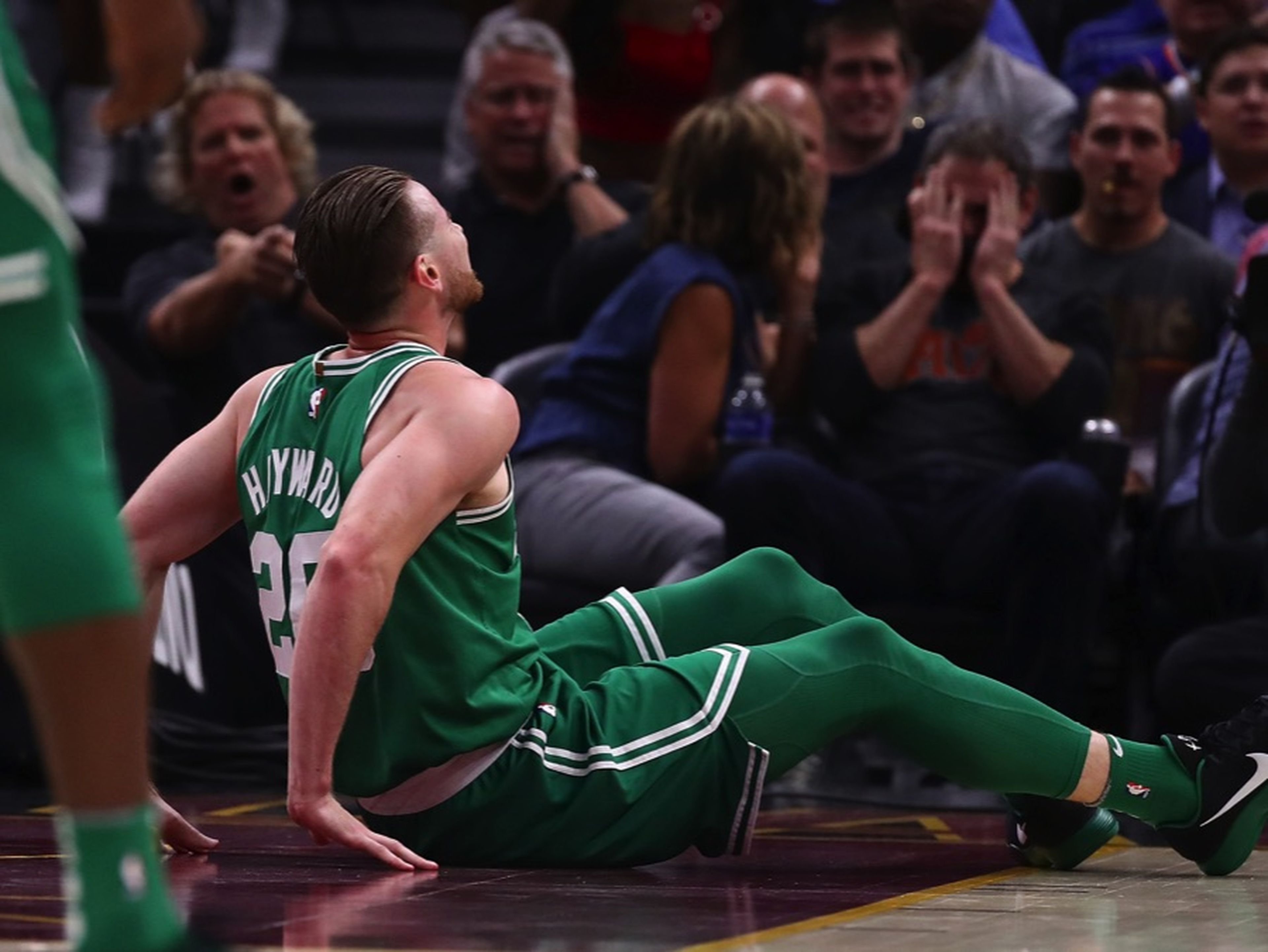 fotos deporte 2017: Gordon Hayward sufrió una horrible lesión en el tobillo en los primeros minutos de la temporada de la NBA