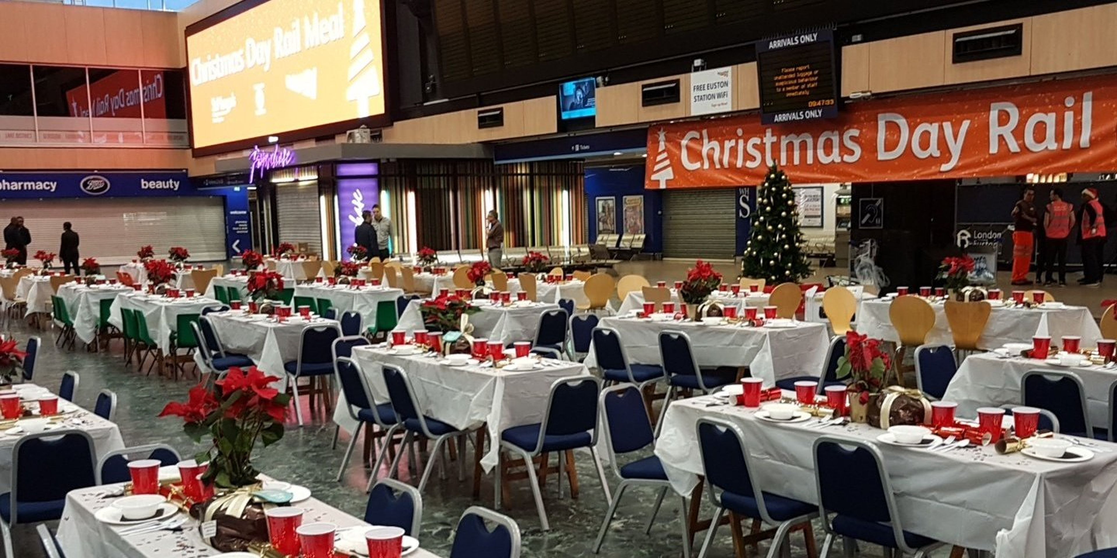 La estación de trenes de Euston, en Londres, convertida en albergue para indigentes en Navidad.