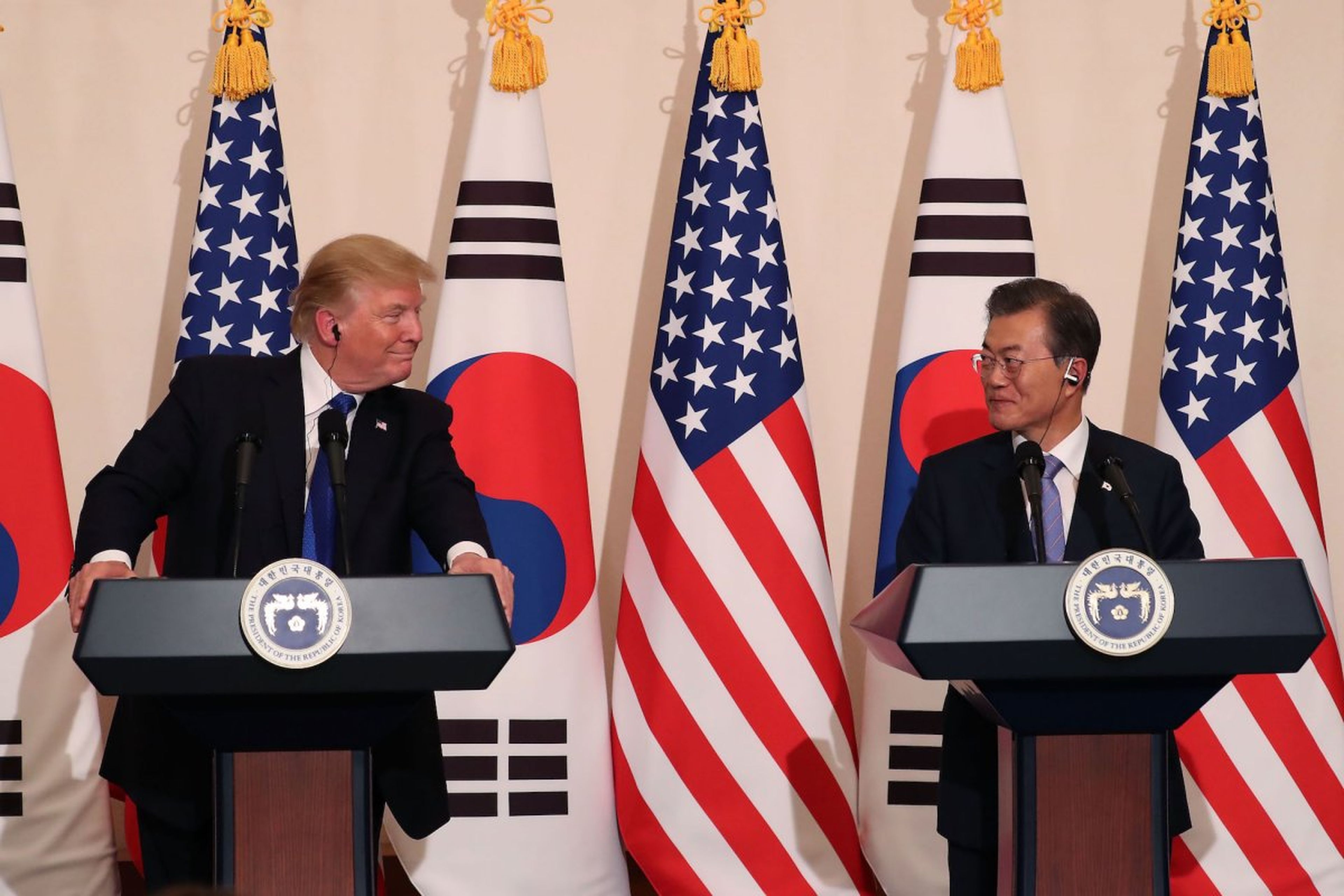 Donald Trump, con el presidente surcoreano Moon Jae-in.