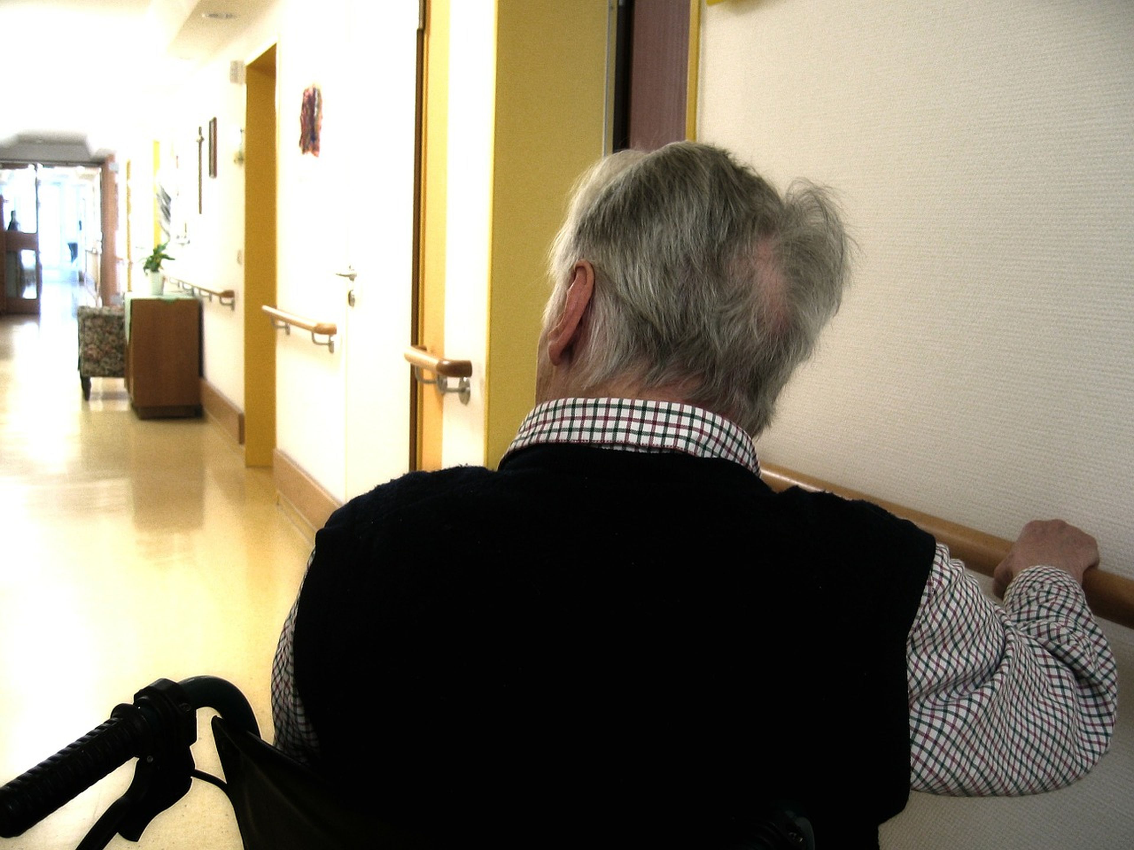 Persona mayor con Alzheimer