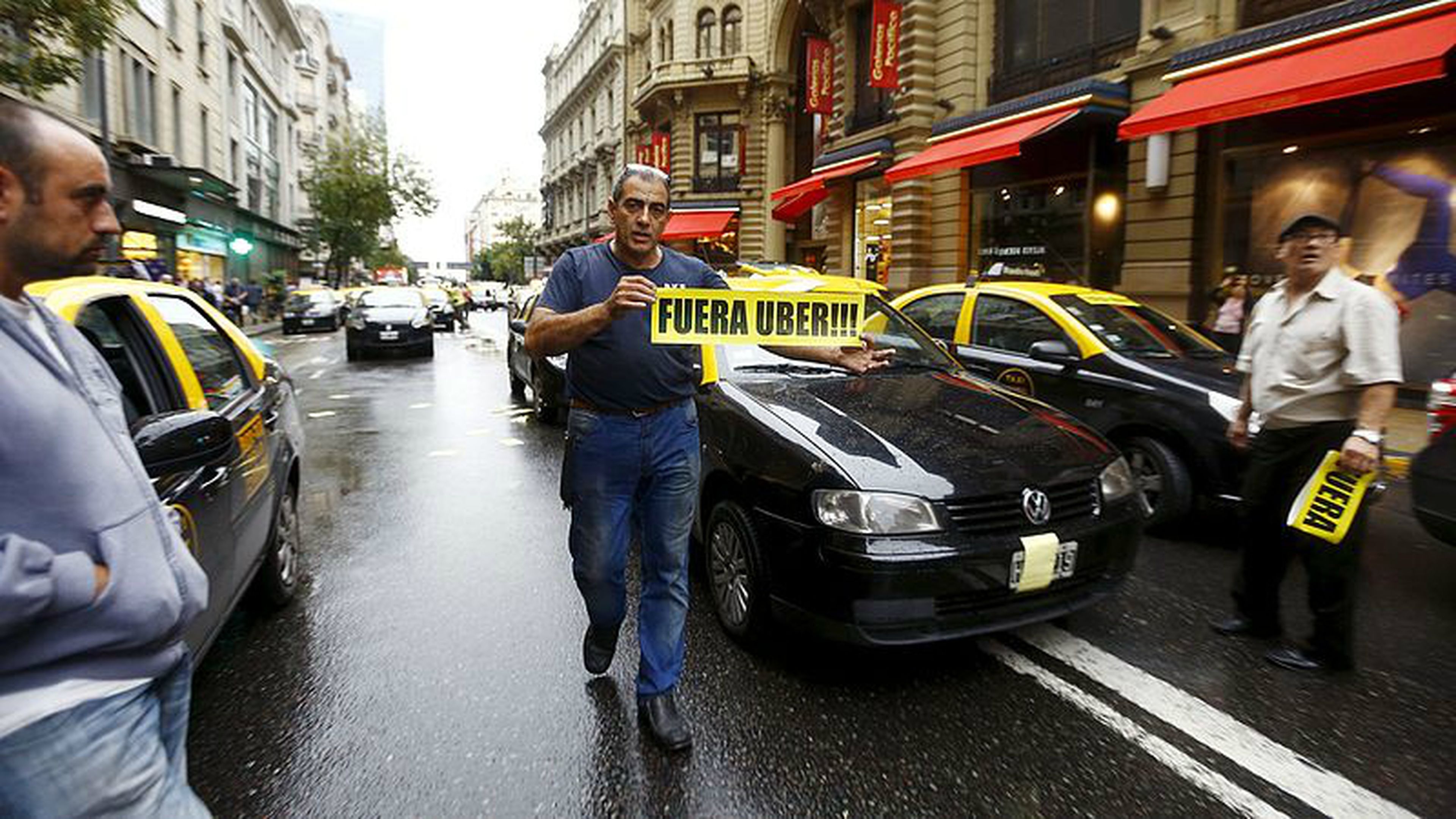 Una protesta de taxistas contra Uber.
