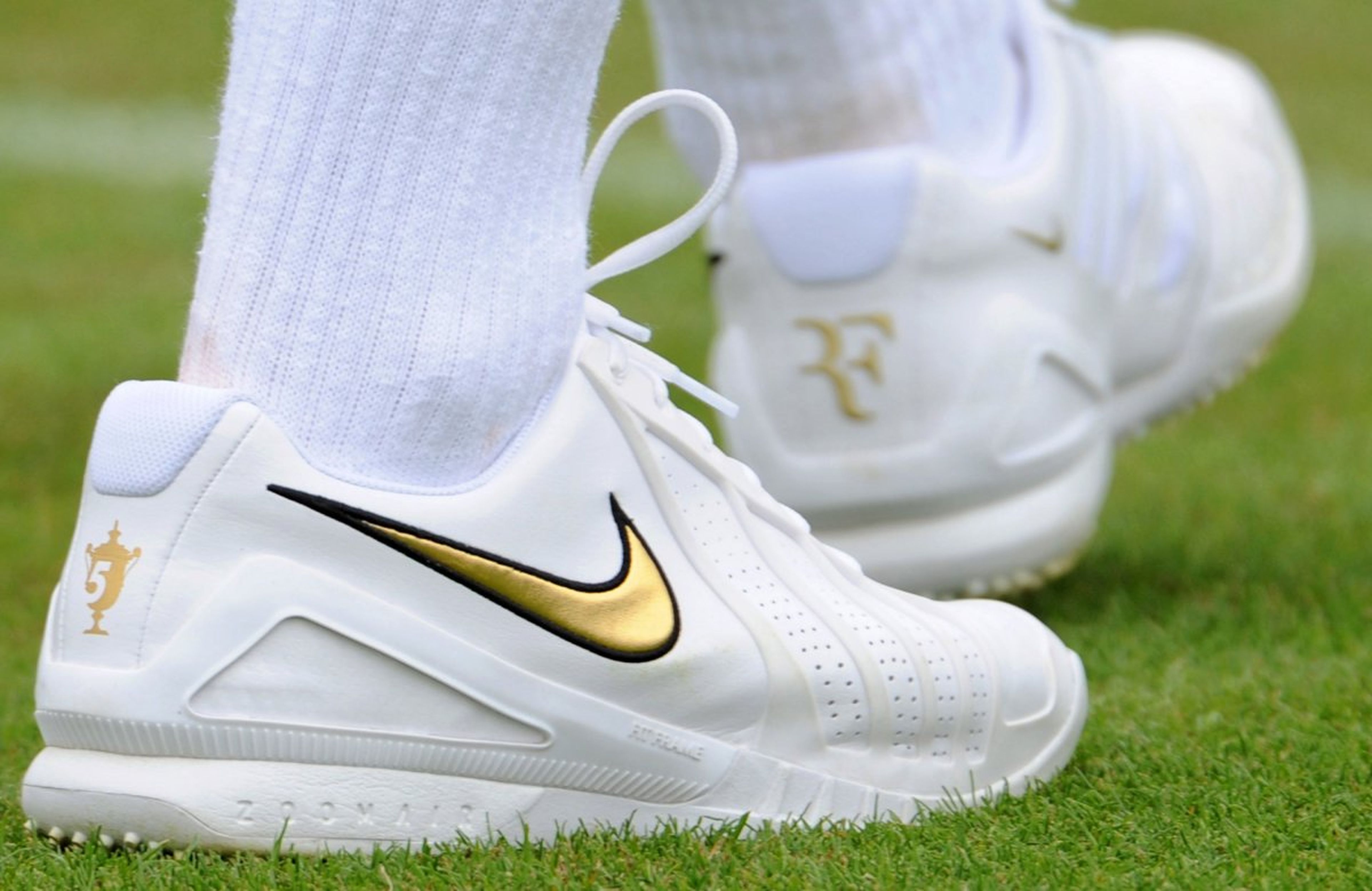[RE]Zapatillas Nike utilizadas por el tenista Roger Federer.