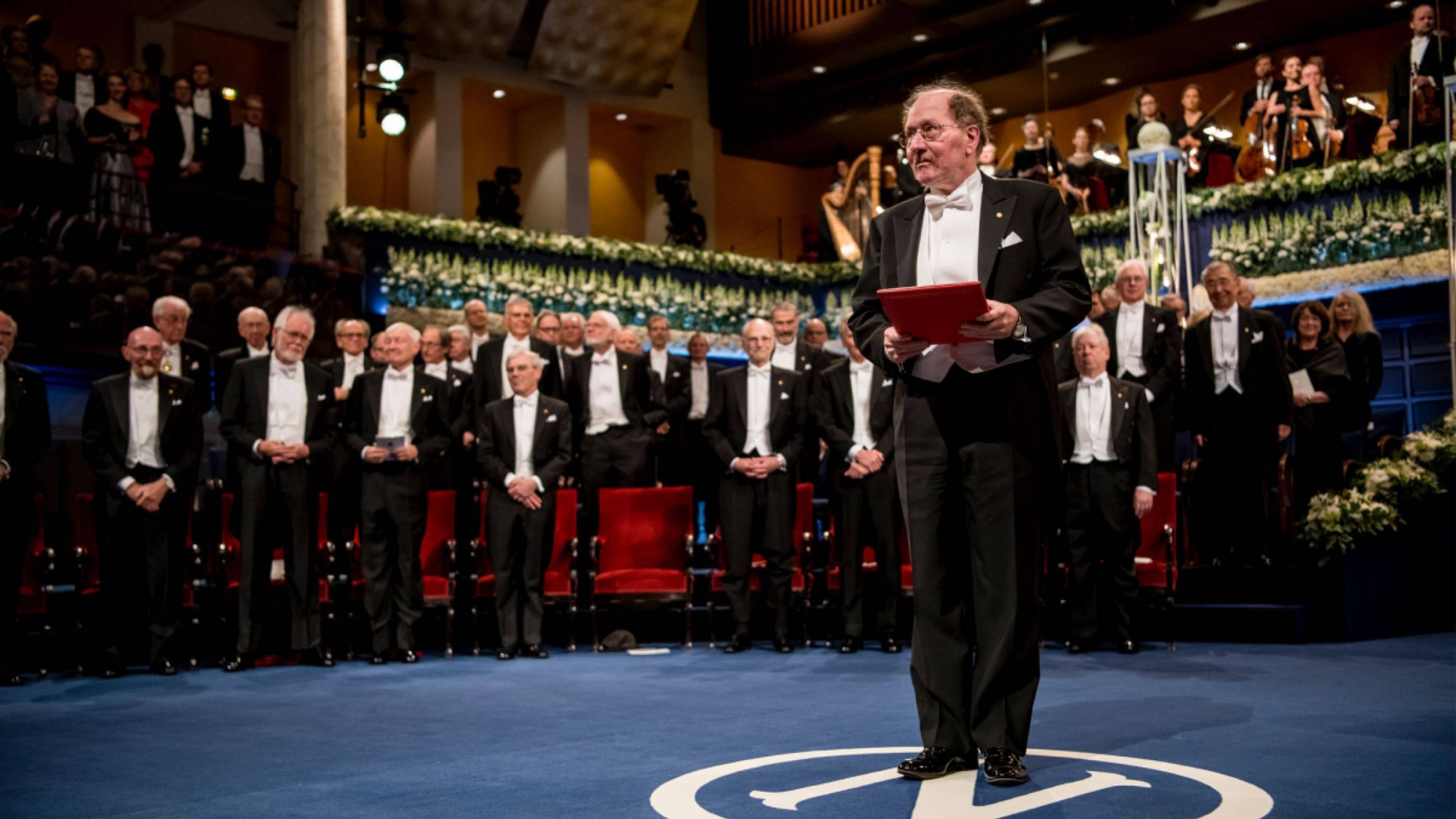 Jeffrey C. Hall durante la ceremonia de entrega del Premio Nobel 2017