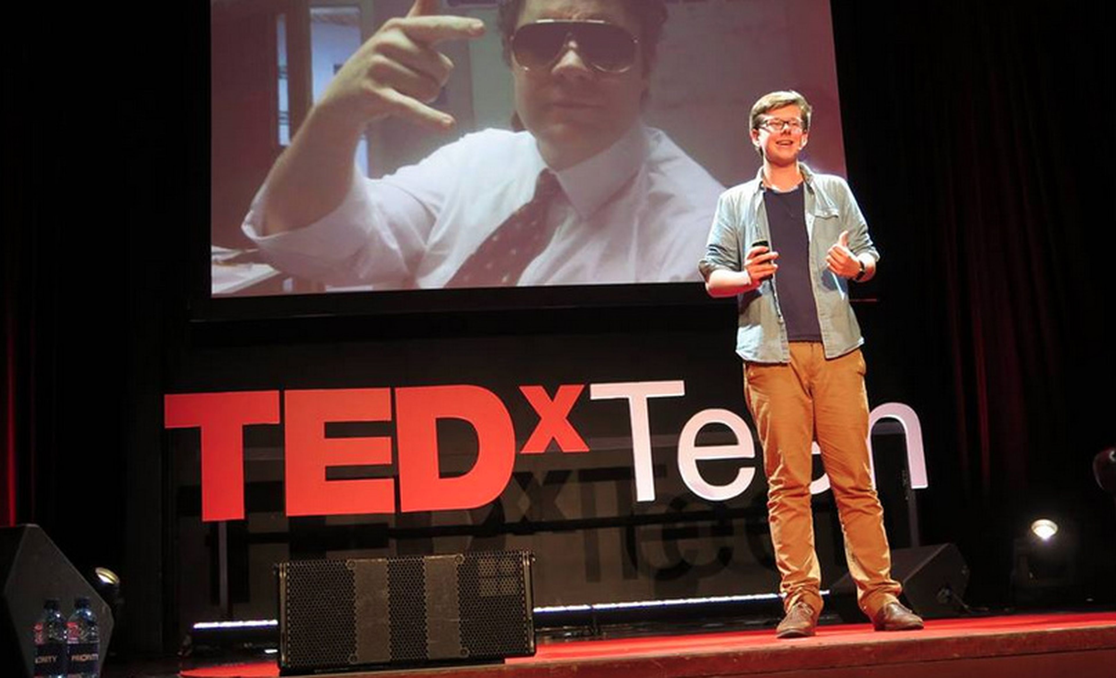 Erik Finman interviene en una charla TEDx Teen en 2014.
