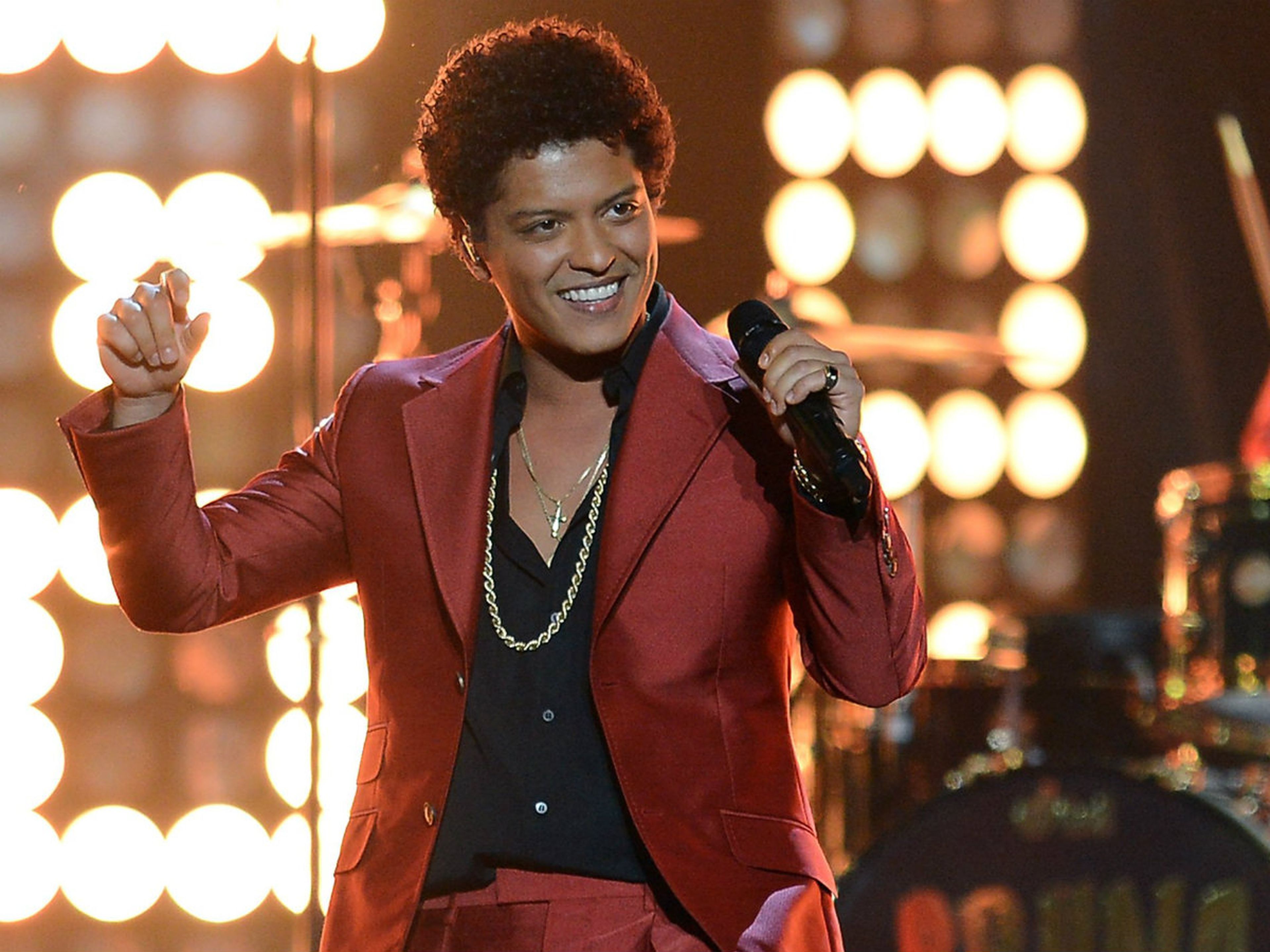 Bruno Mars, el gran triunfador de los Grammy.