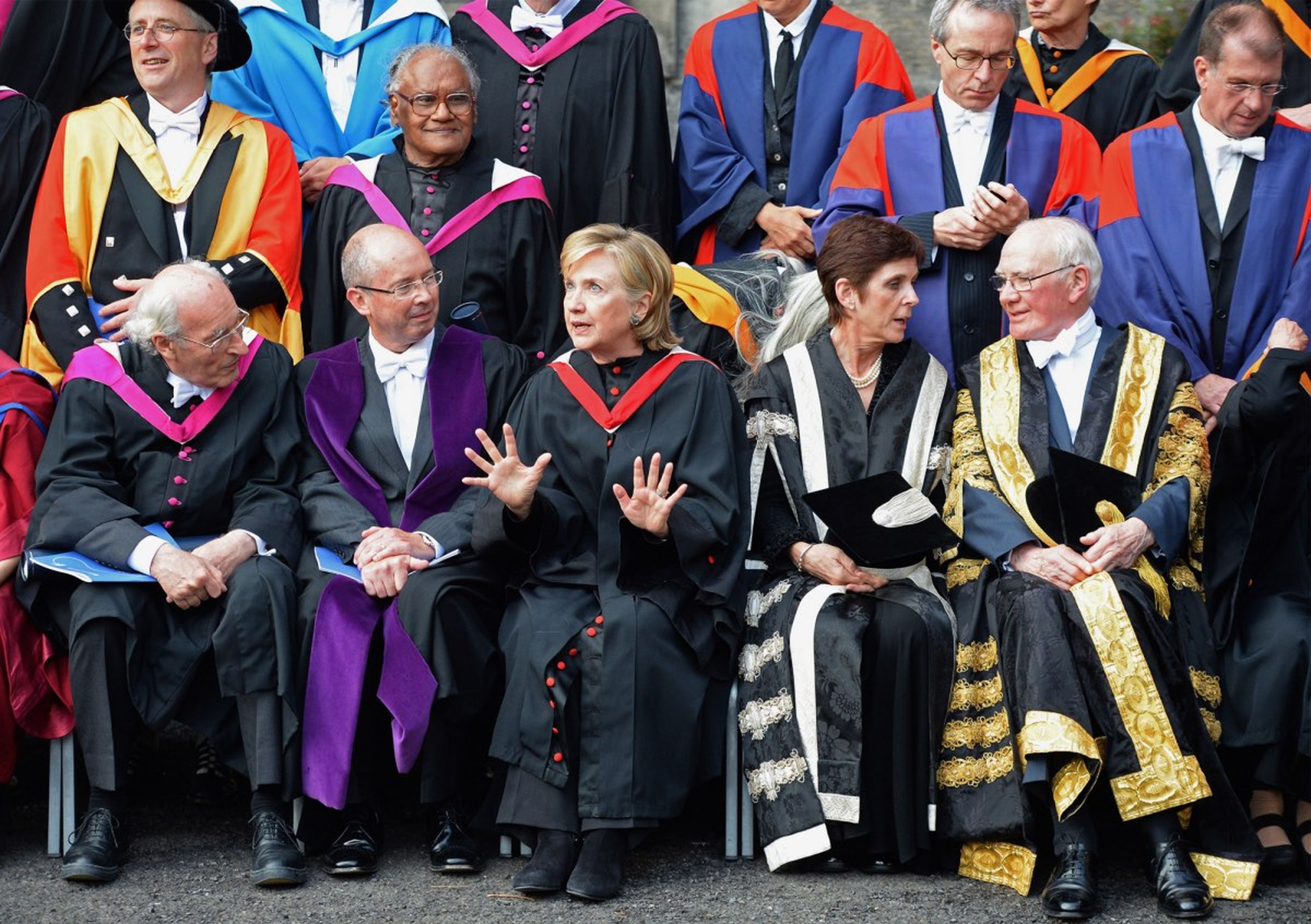 Louise Richardson junto a Hilary Clinton, en 2013. Richardson fue vicerrectora de la Universidad de Sant Andrews y ahora ocupa ese cargo en Oxford. Es la primera mujer en la Historia que lo consigue.