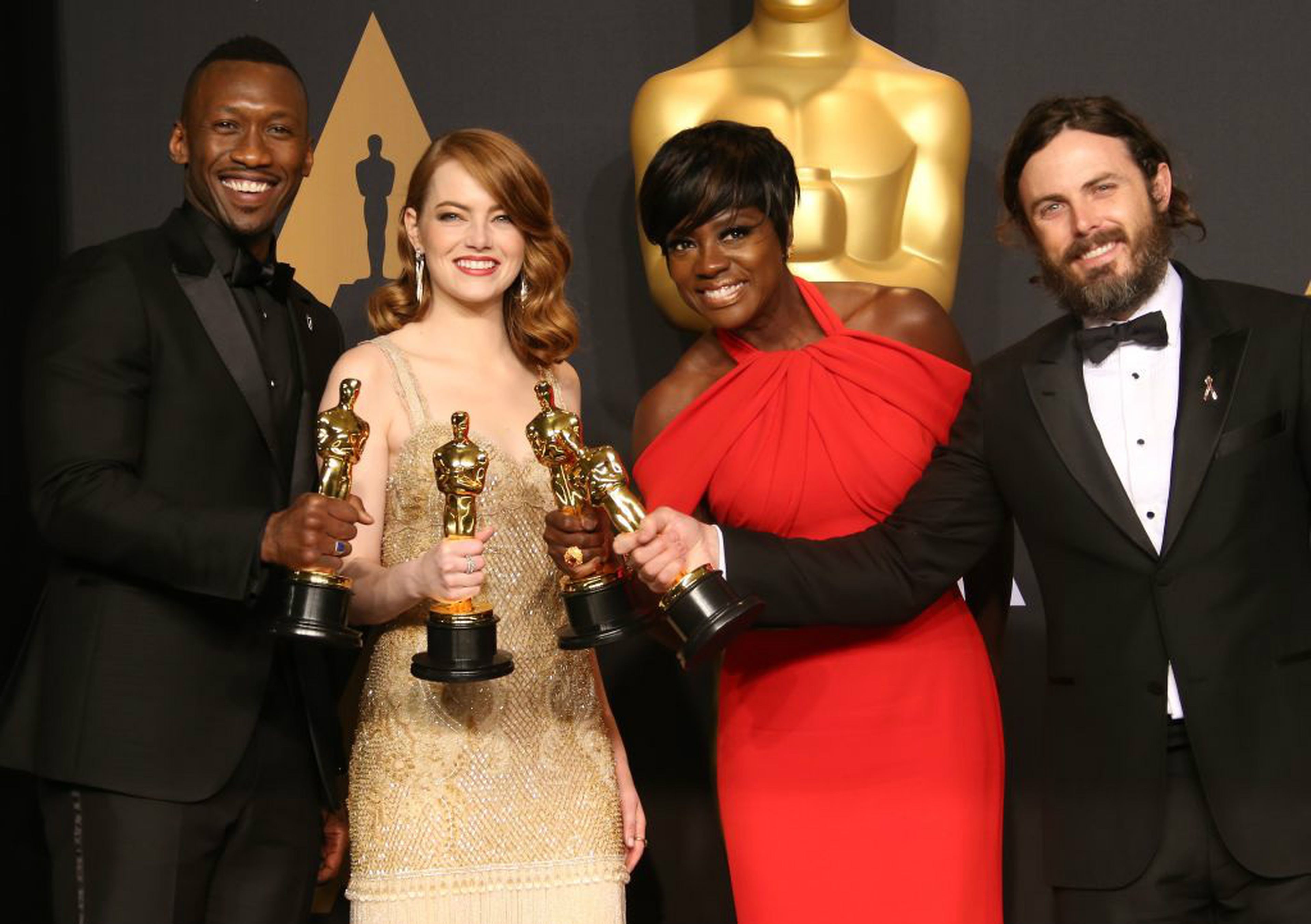 Mahershala Ali, Emma Stone, Viola Davis y Casey Affleck, ganadores del Oscar a Mejor actriz y actor de 2017.