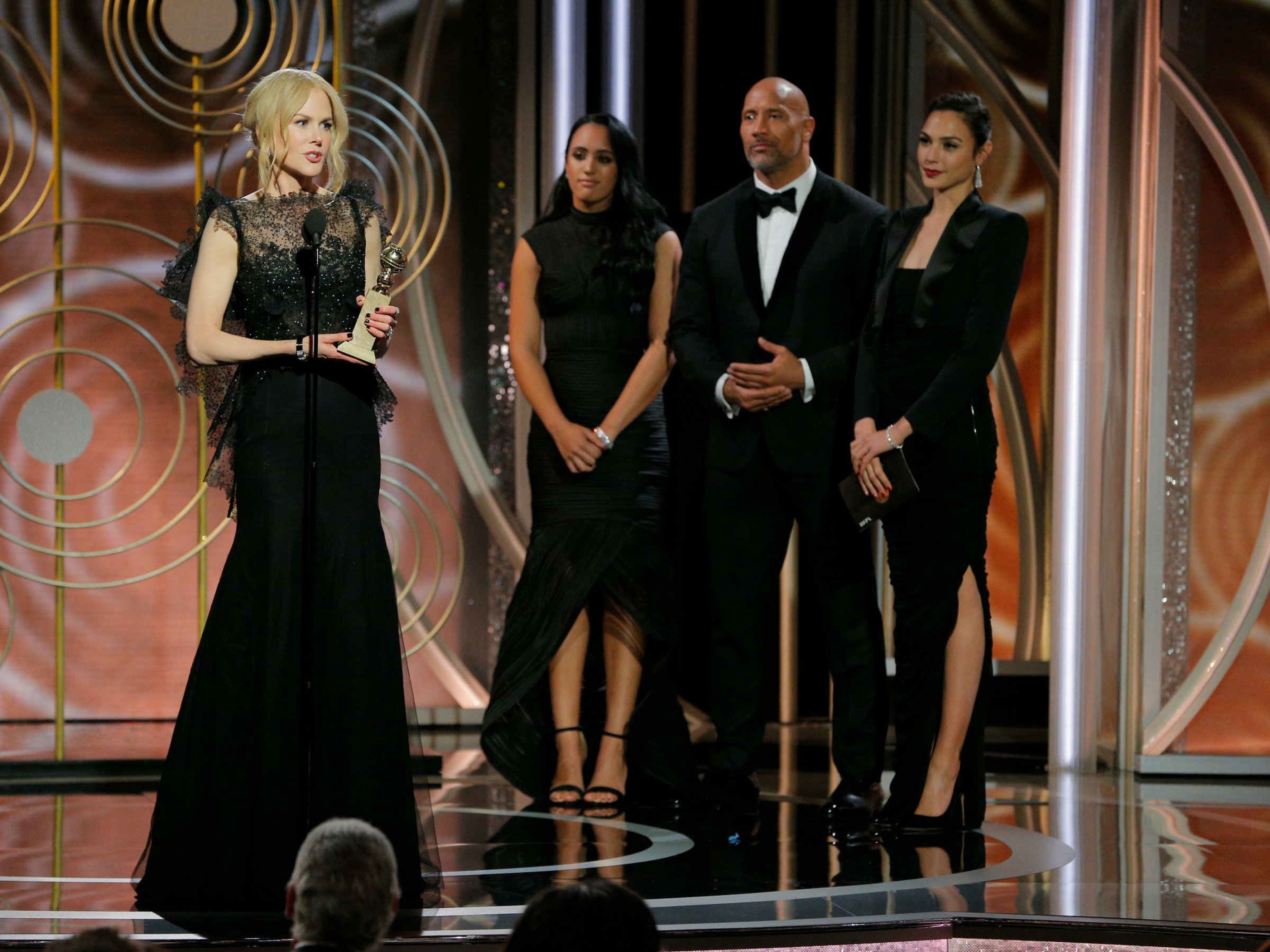 Nicole Kidman recoge su premio por 'Big Little Lies' en los Globos de Oro 2018.