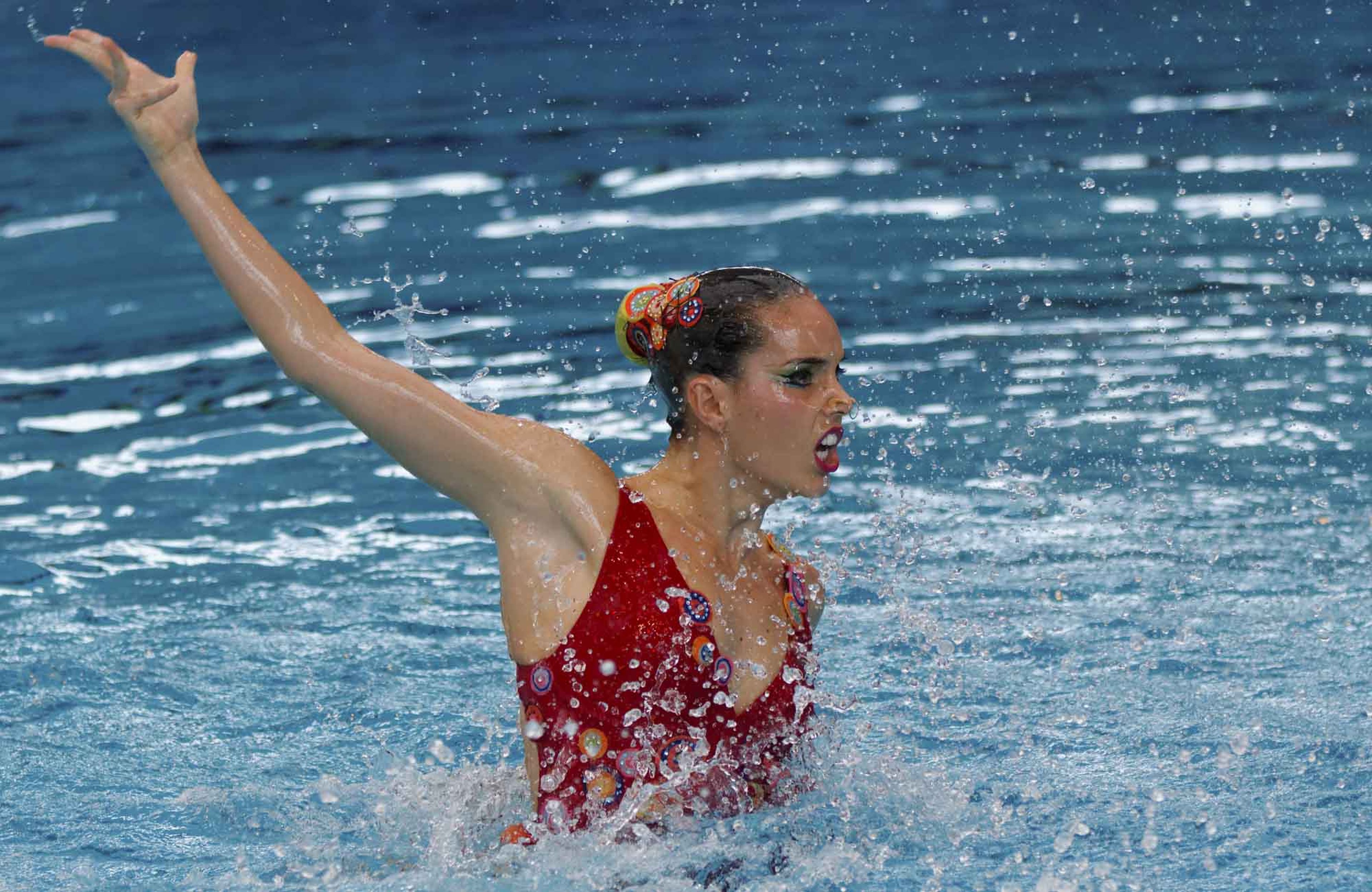 Ona Carbonell Ballestero es una nadadora española y capitana del equipo español de natación sincronizada.