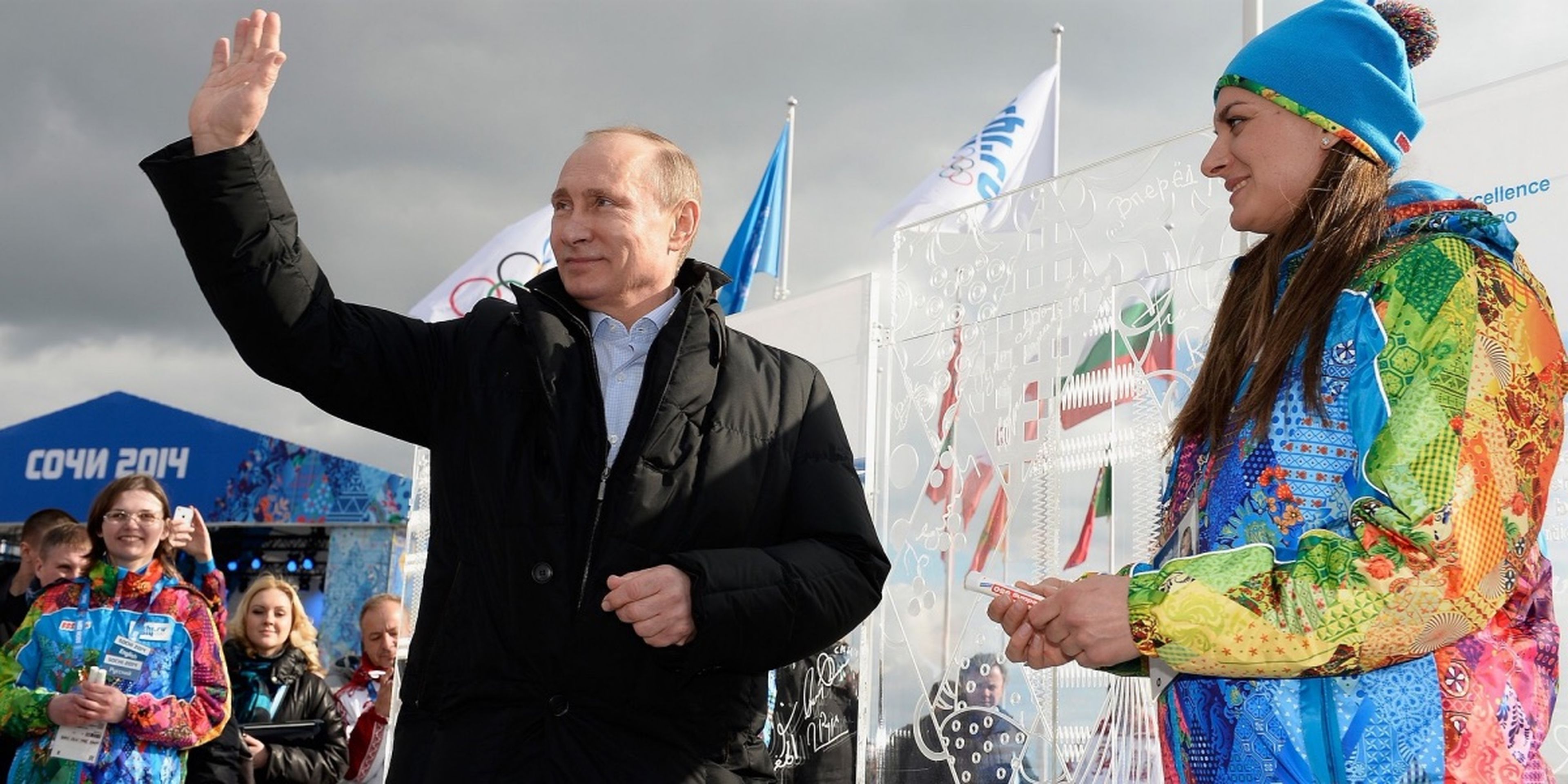 El Presidente de Rusia, Vladimir Putin, durante una visita a la Villa Olímpica de Sochi antes de la celebración de los Juegos Olímpicos de Invierno 2014.