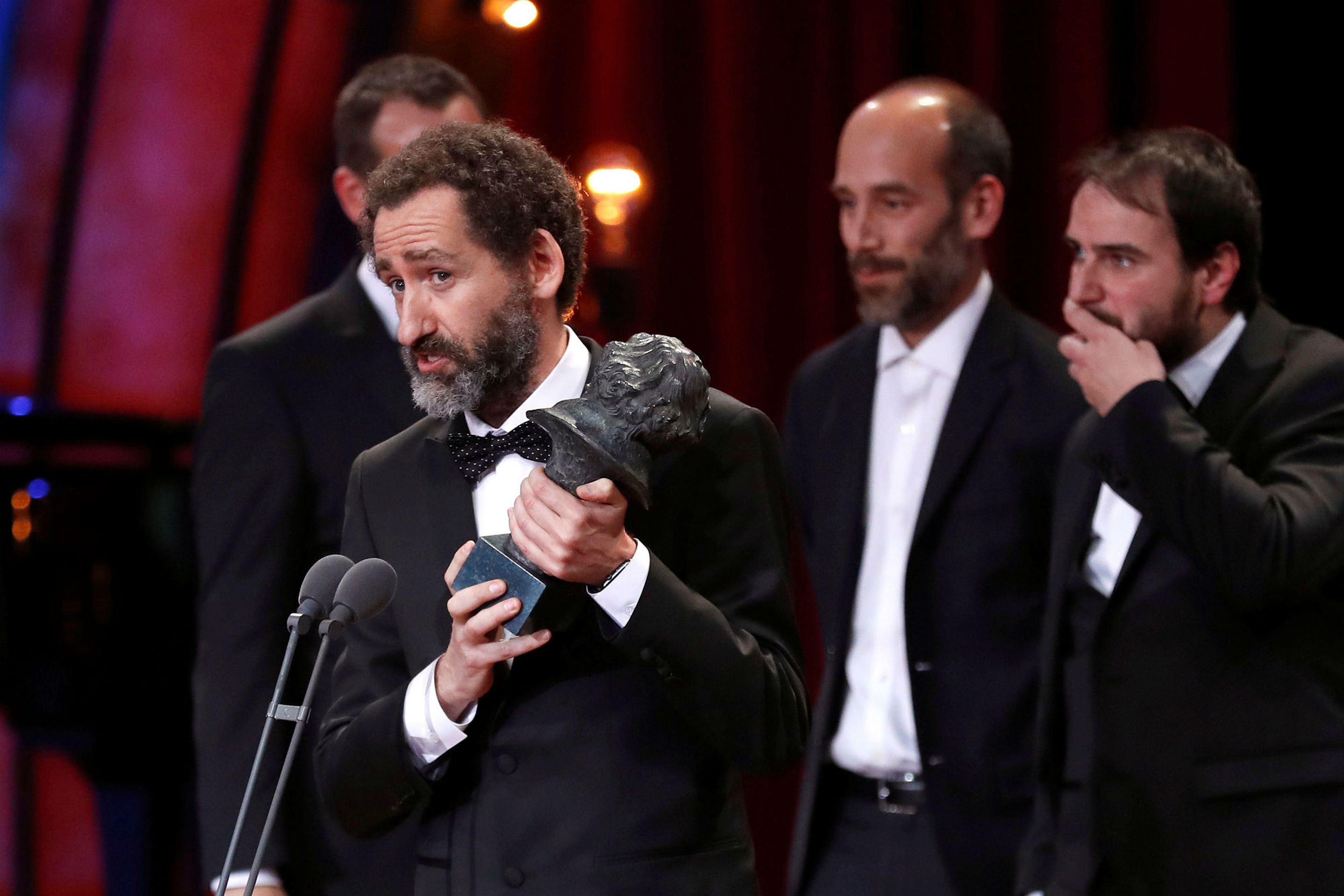Aitor Arregi, Andoni de Carlos, Jon Garao y Jose Mari Goenaga recogen el Goya a Mejor guion origina 2018 por 'Handia'.