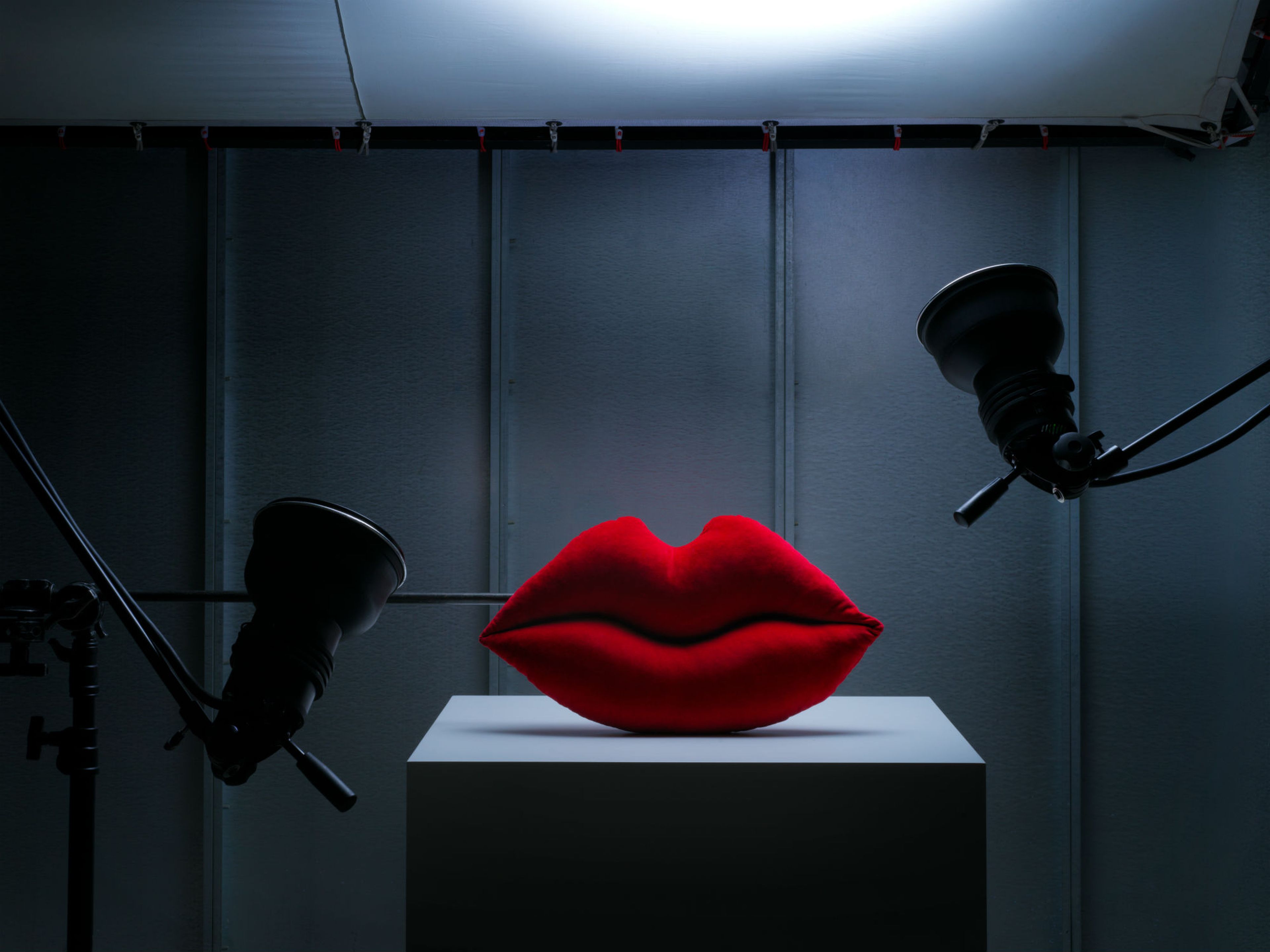 Colección de cojines con forma de labios de Bea Akerlund, en la colección Omedelbar de Ikea.