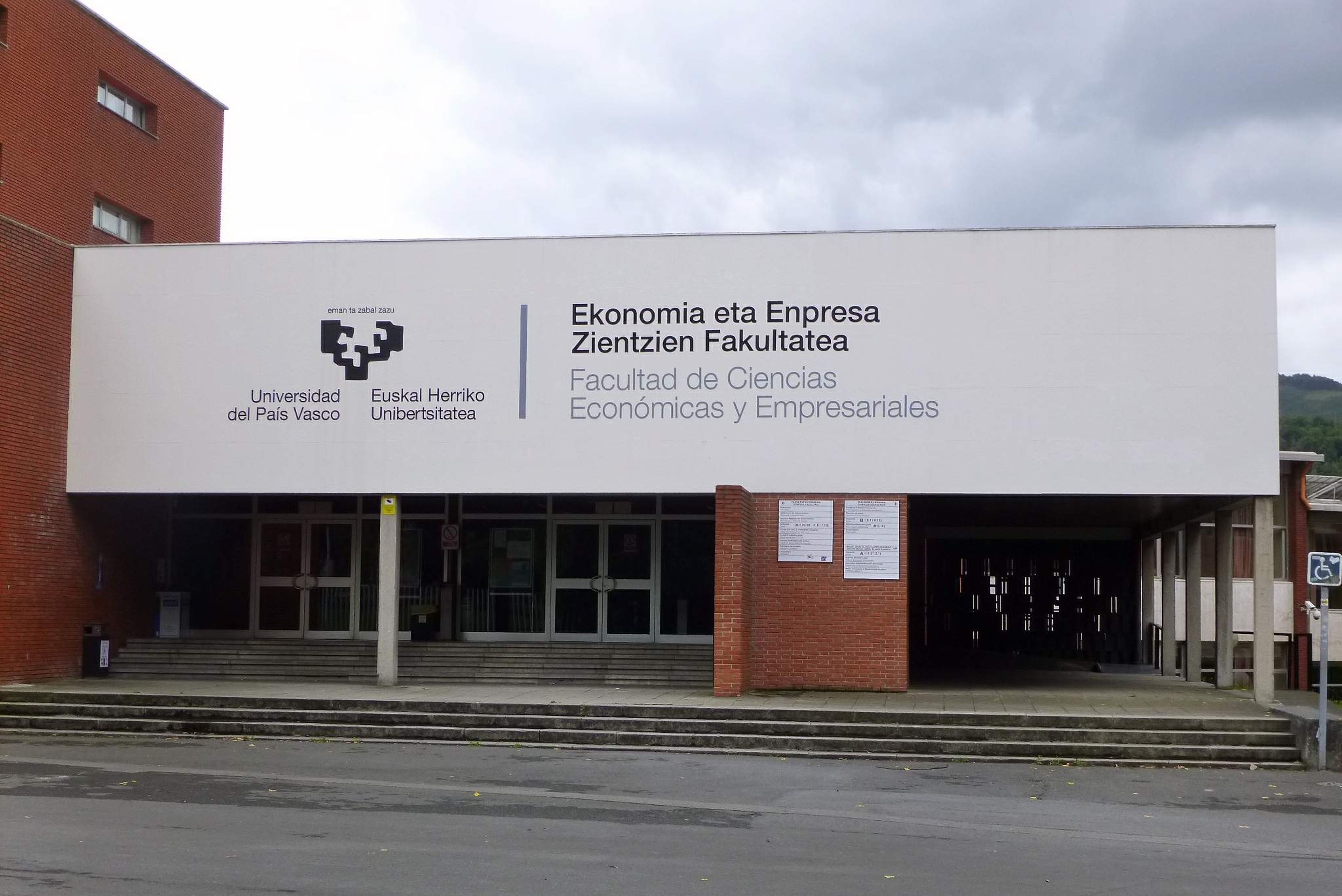 Facultad de Ciencias Económicas de la Universidad del País Vasco.