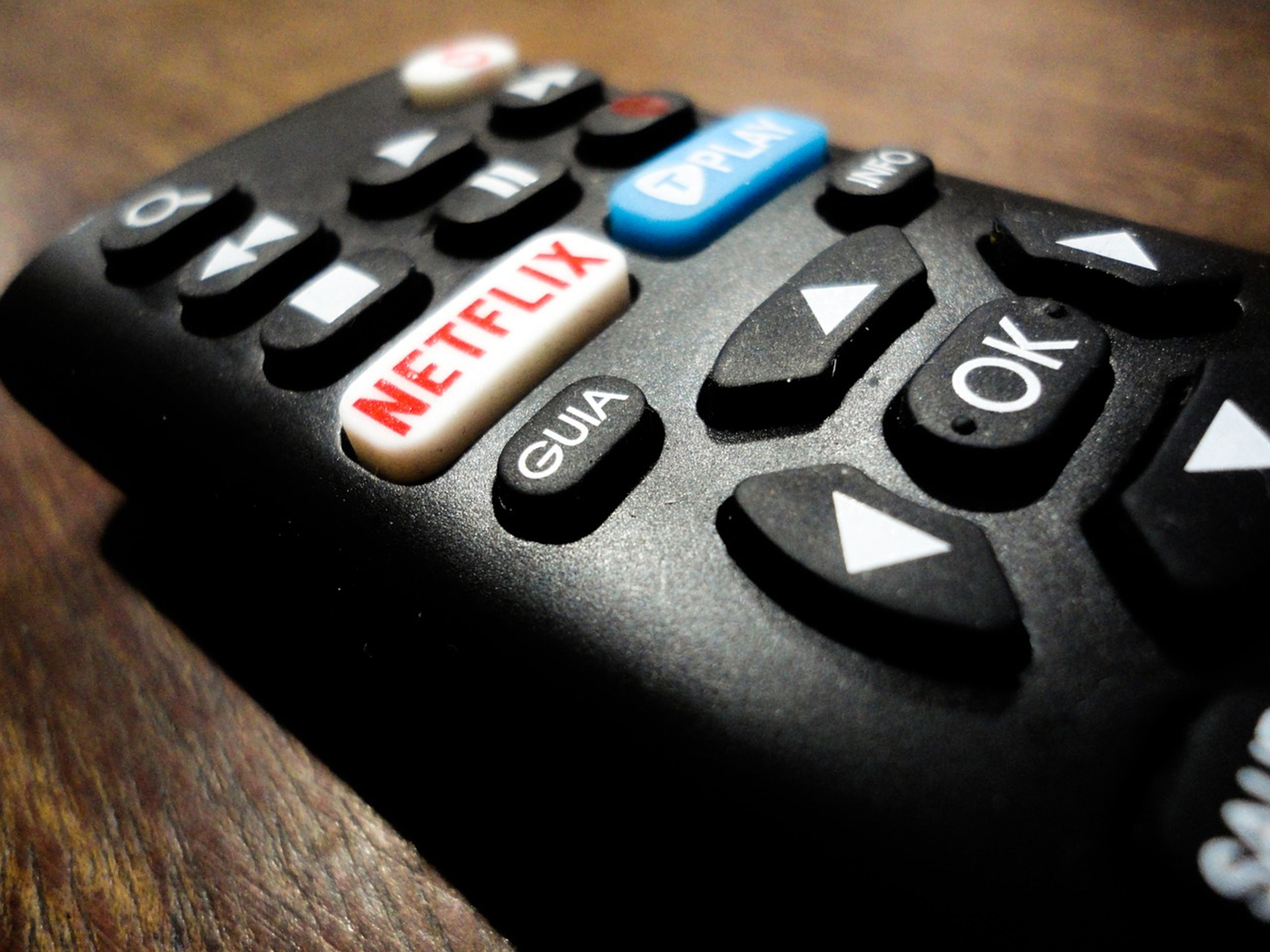 Mando de televisión con botón de Netflix