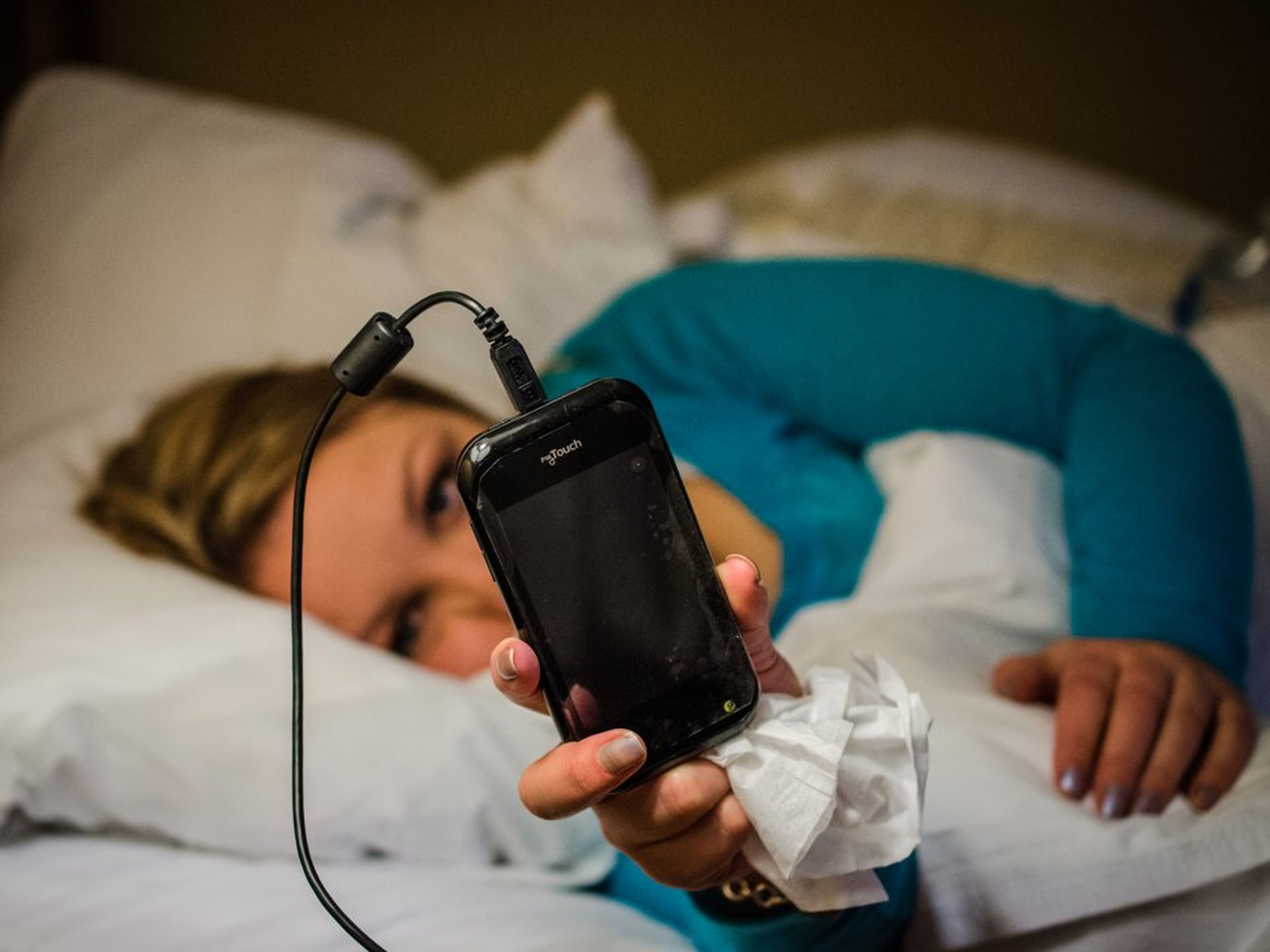 Mirar el móvil antes de dormir