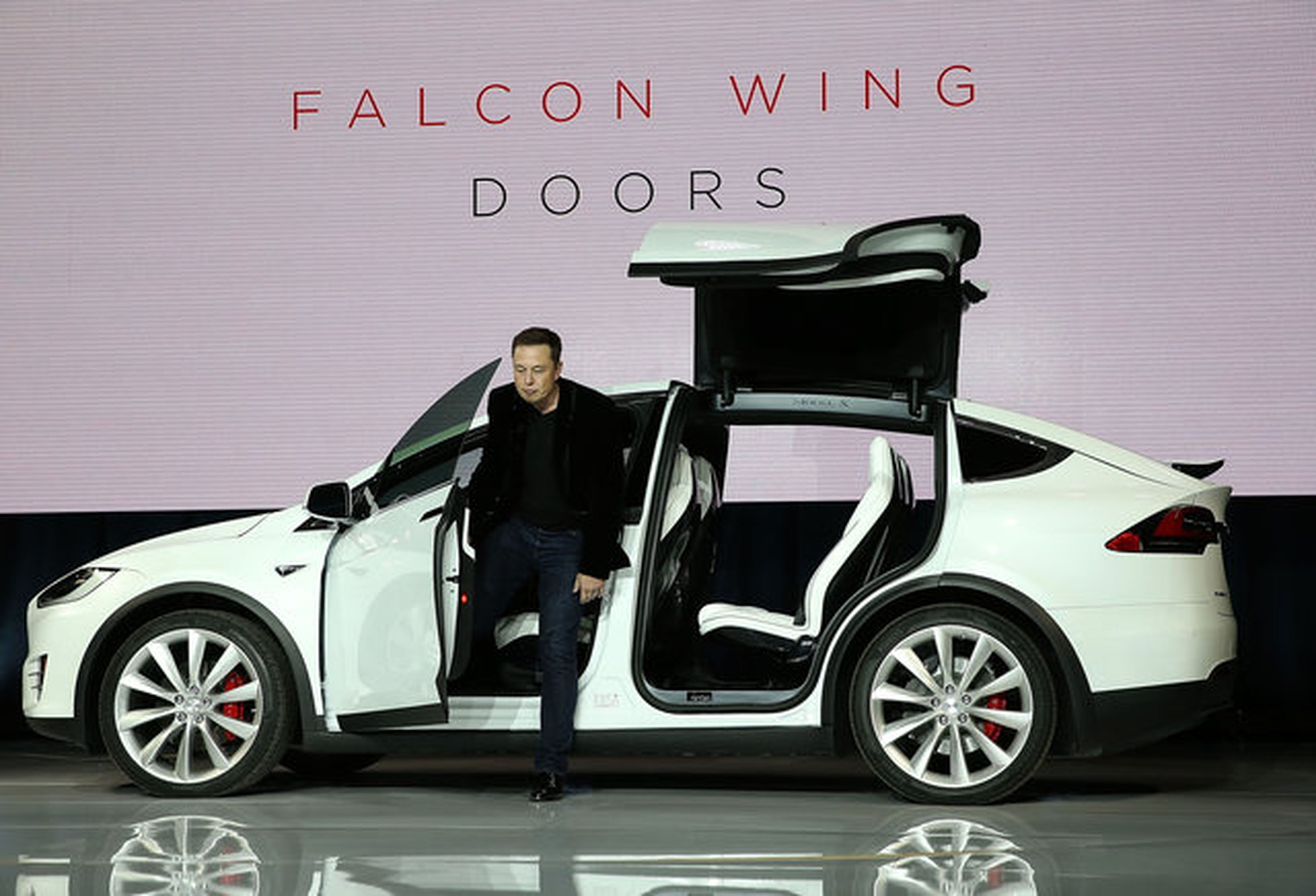 Patterson llegó a Tesla justo cuando estaba empezando la producción del SUV Model X.