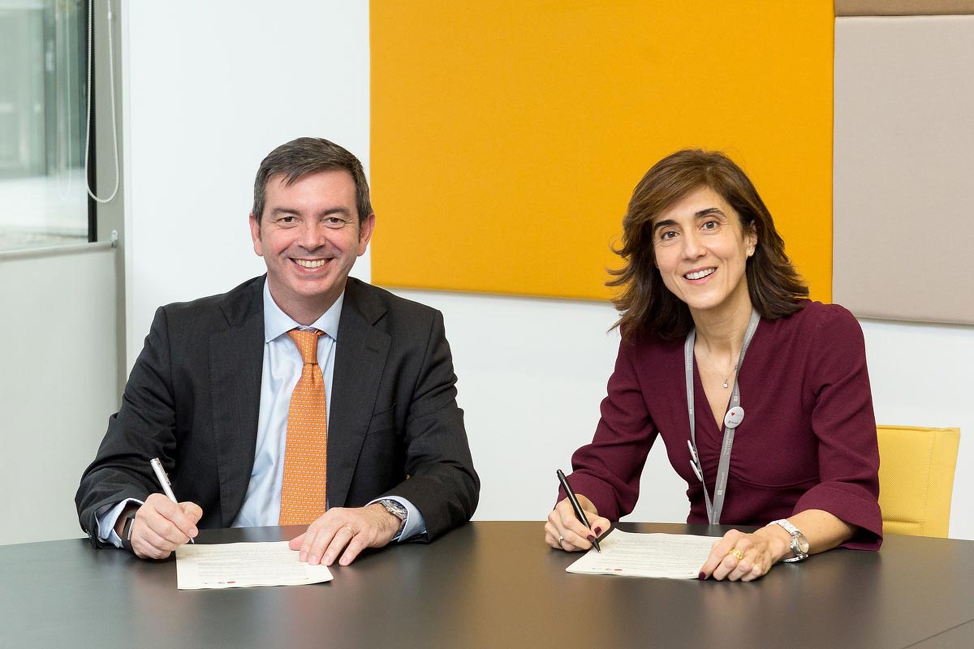 El Consejero Delegado de Euskaltel, Francisco Arteche, junto a la Presidenta de Microsoft Ibérica, Pilar López.
