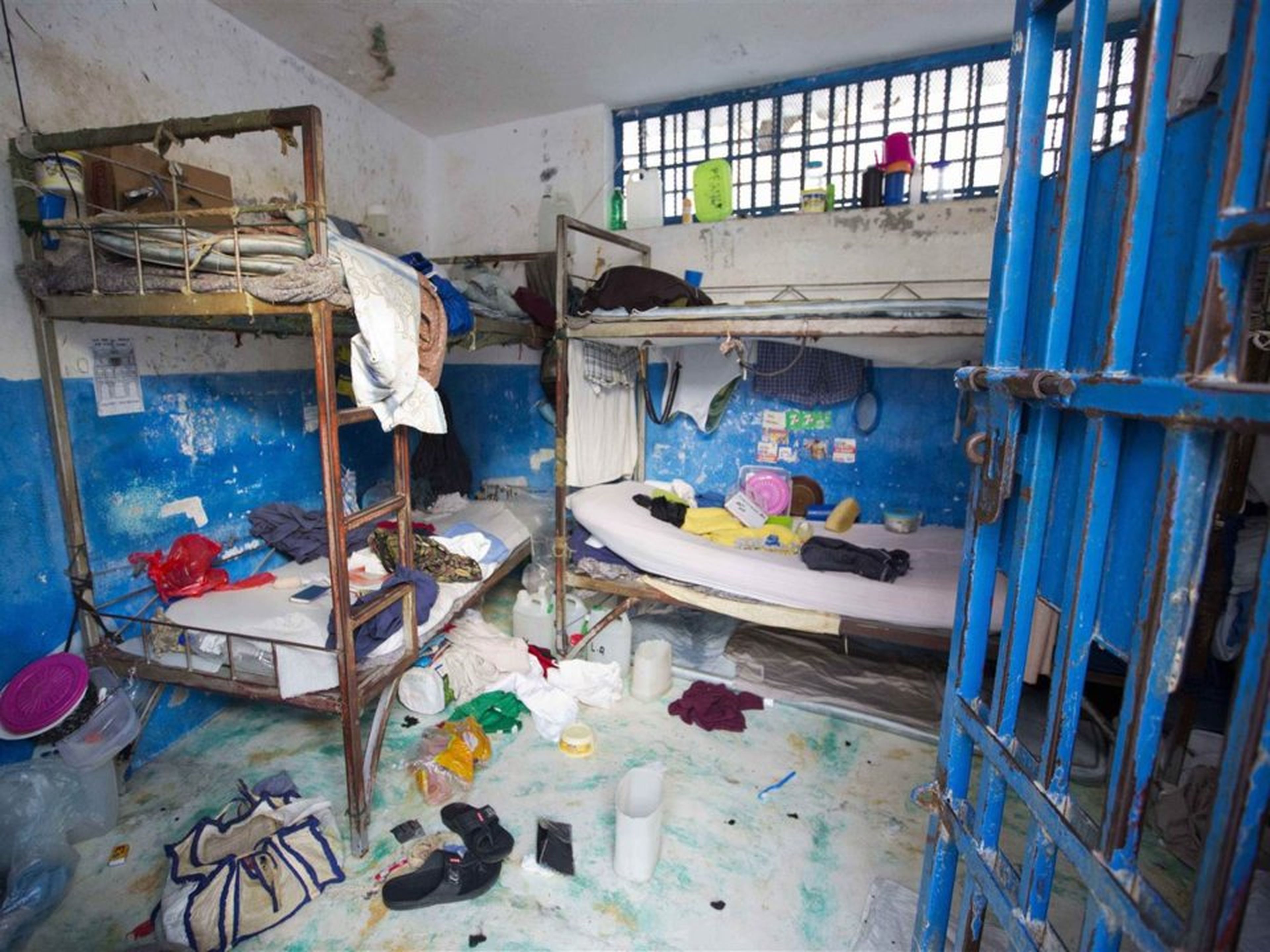 Una celda en una prisión de Arcahaie (Haití) muestra como viven sus prisioneros