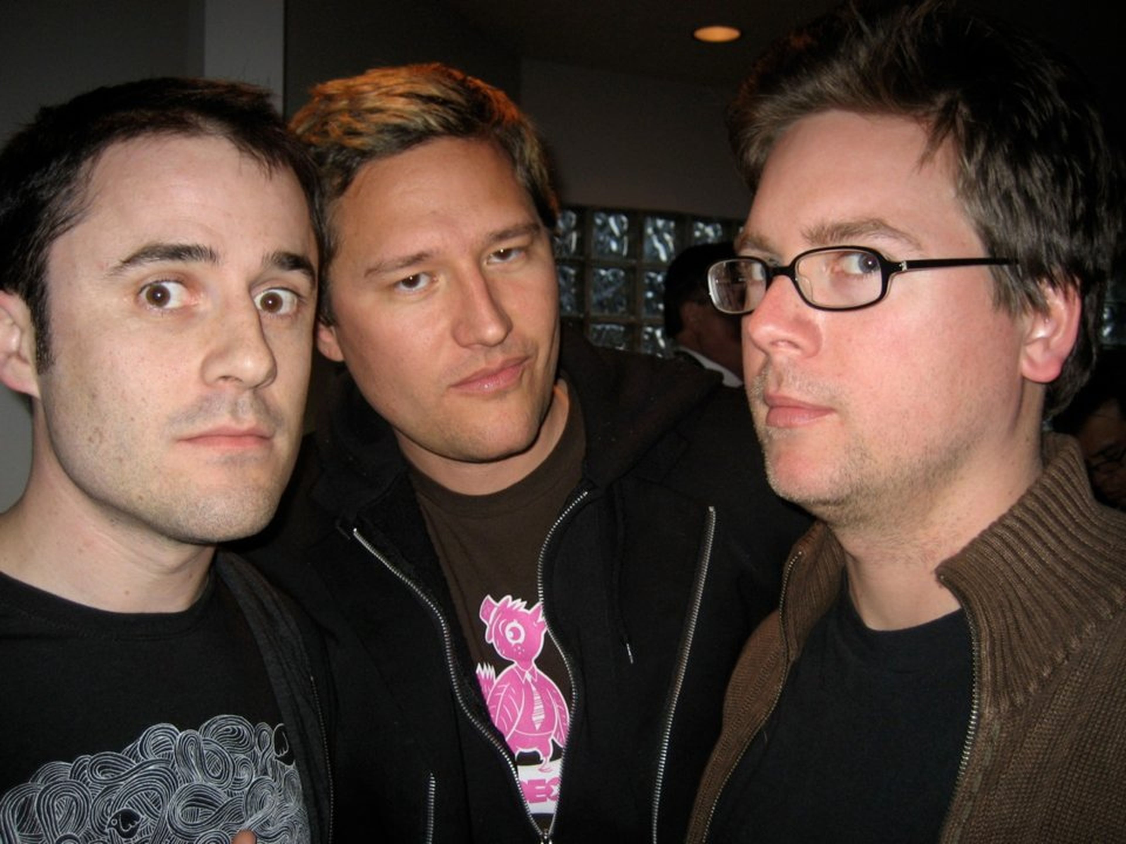 De izquierda a derecha: Evan Williams, Noah Glass y Biz Stone. "Estos hombres son muy peligrosos" bromeaba Glass en 2005.