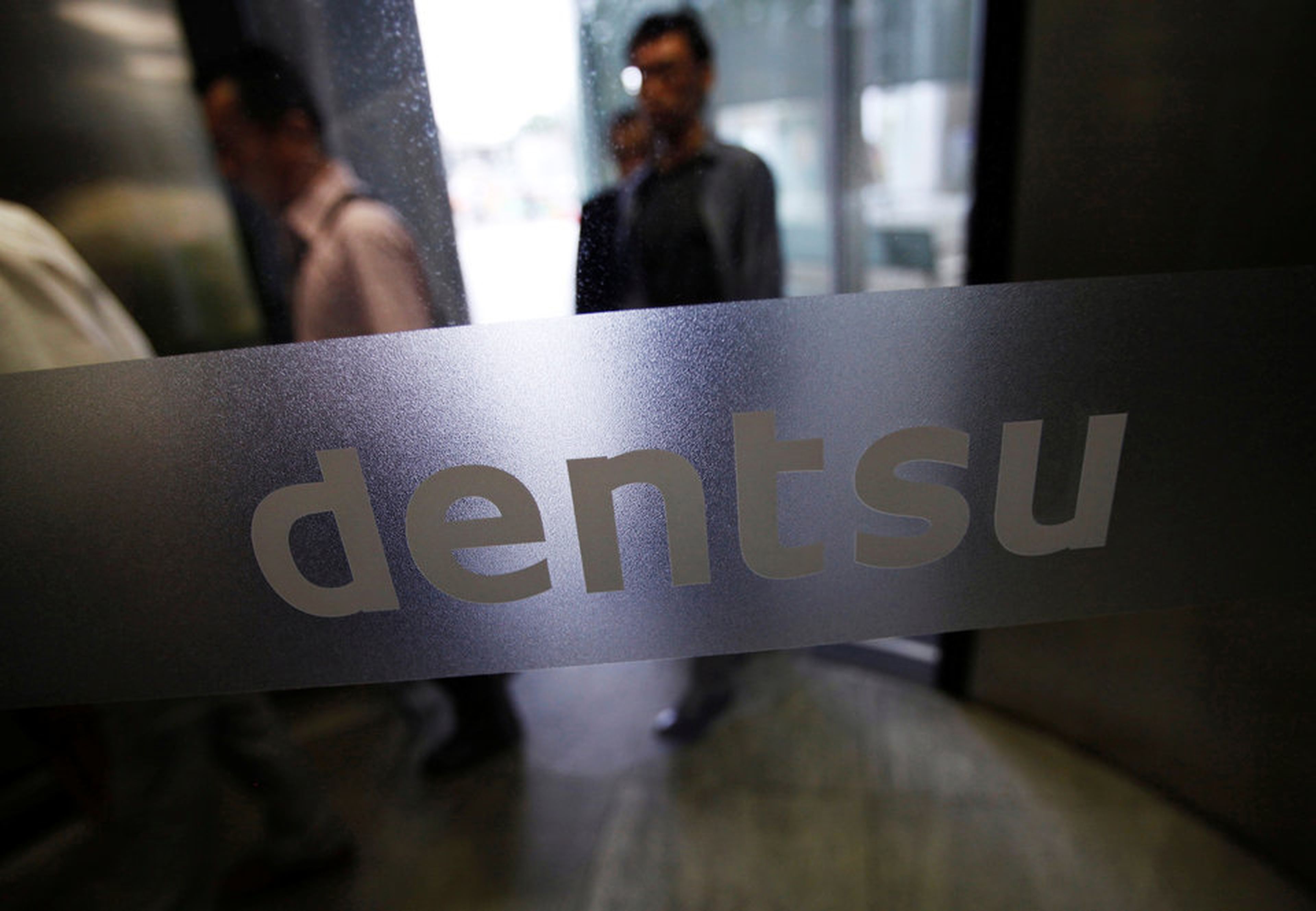 Una trabajadora de Dentsu se suicidó después de trabajar 105 horas extra en un mes