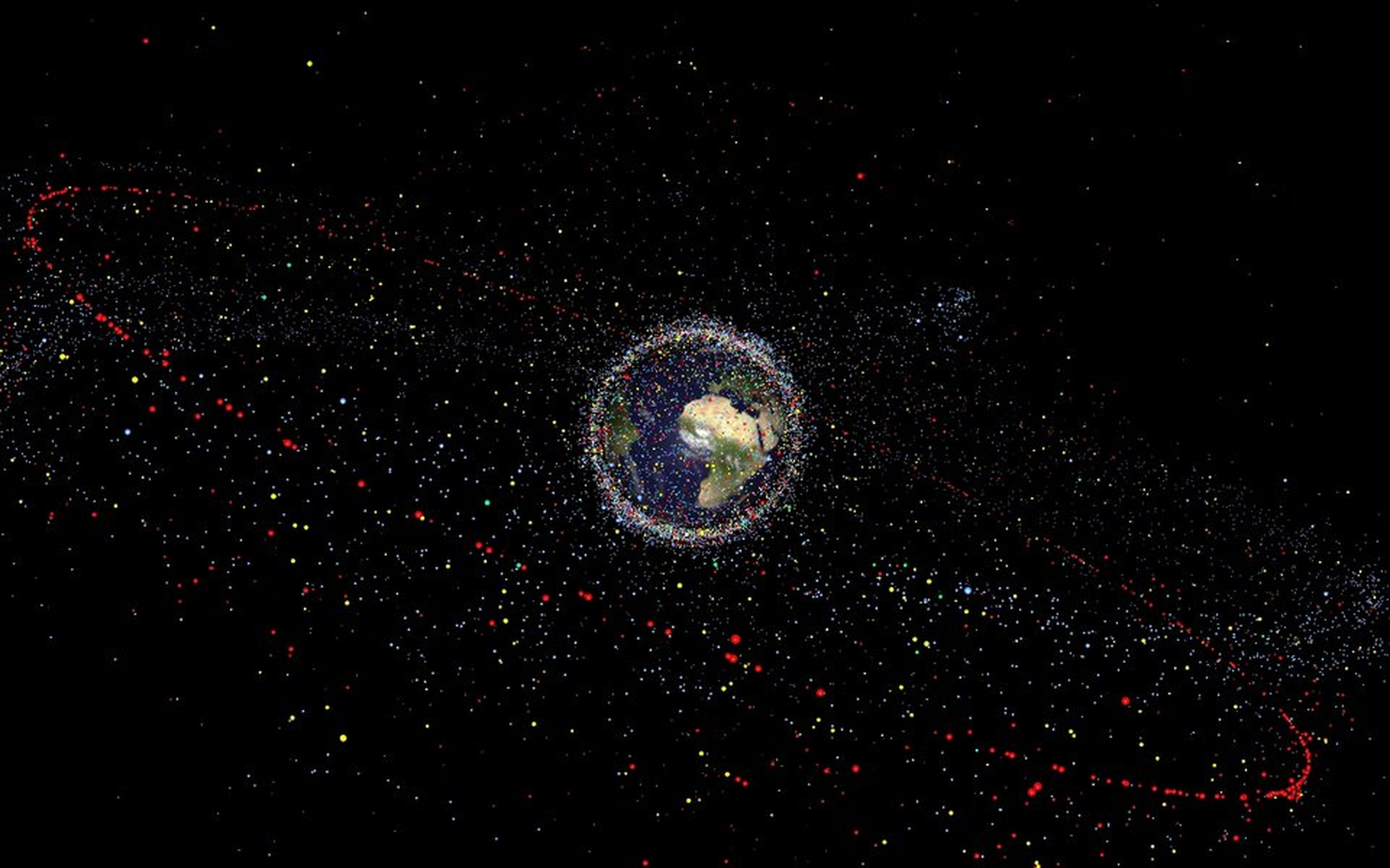 Una simulación de todos los desechos espaciales que orbitan alrededor de la Tierra