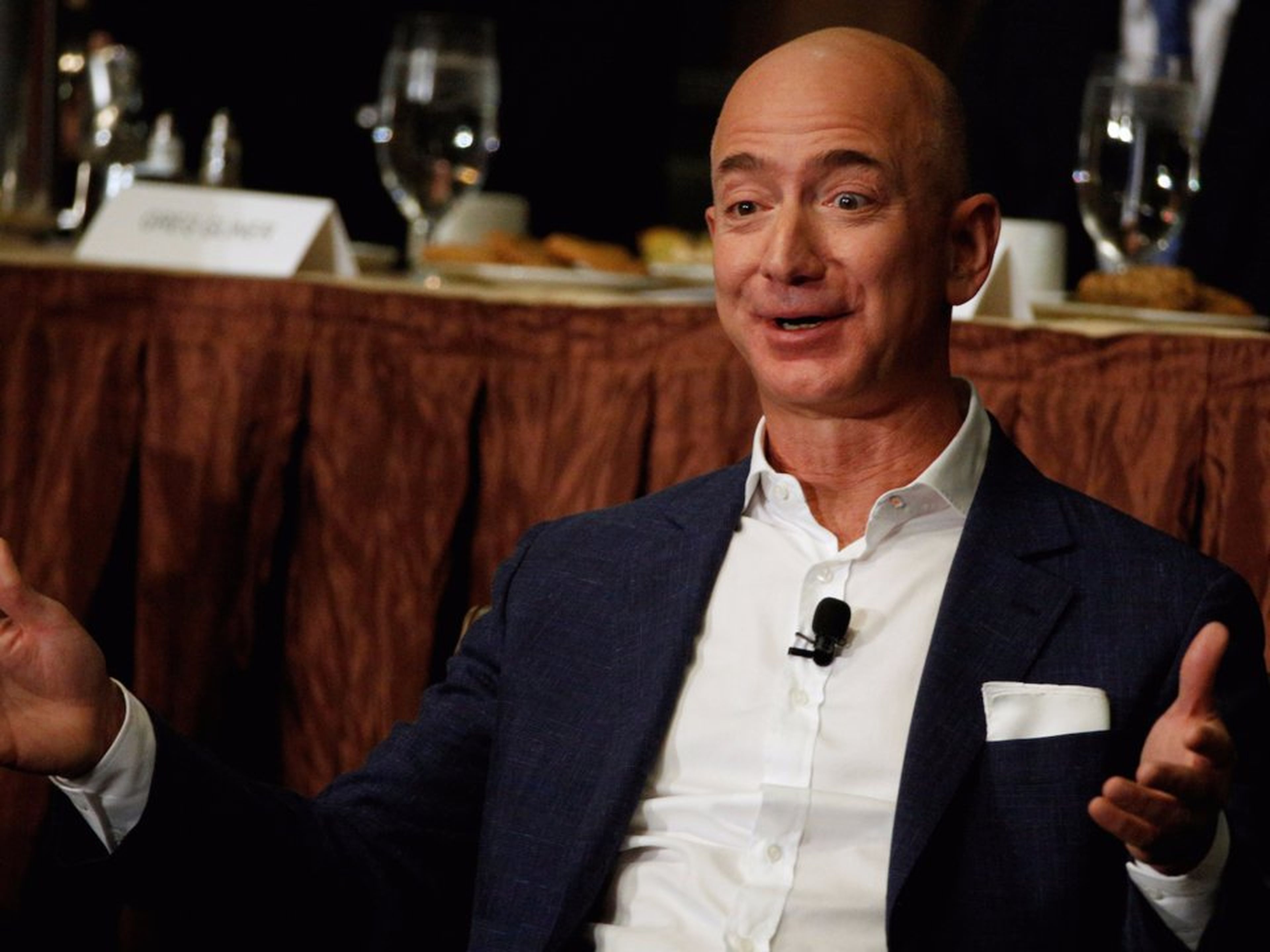 Jeff Bezos le dijo a un empleado en una ocasión: "si vuelvo a oír esa idea, me suicidaré".