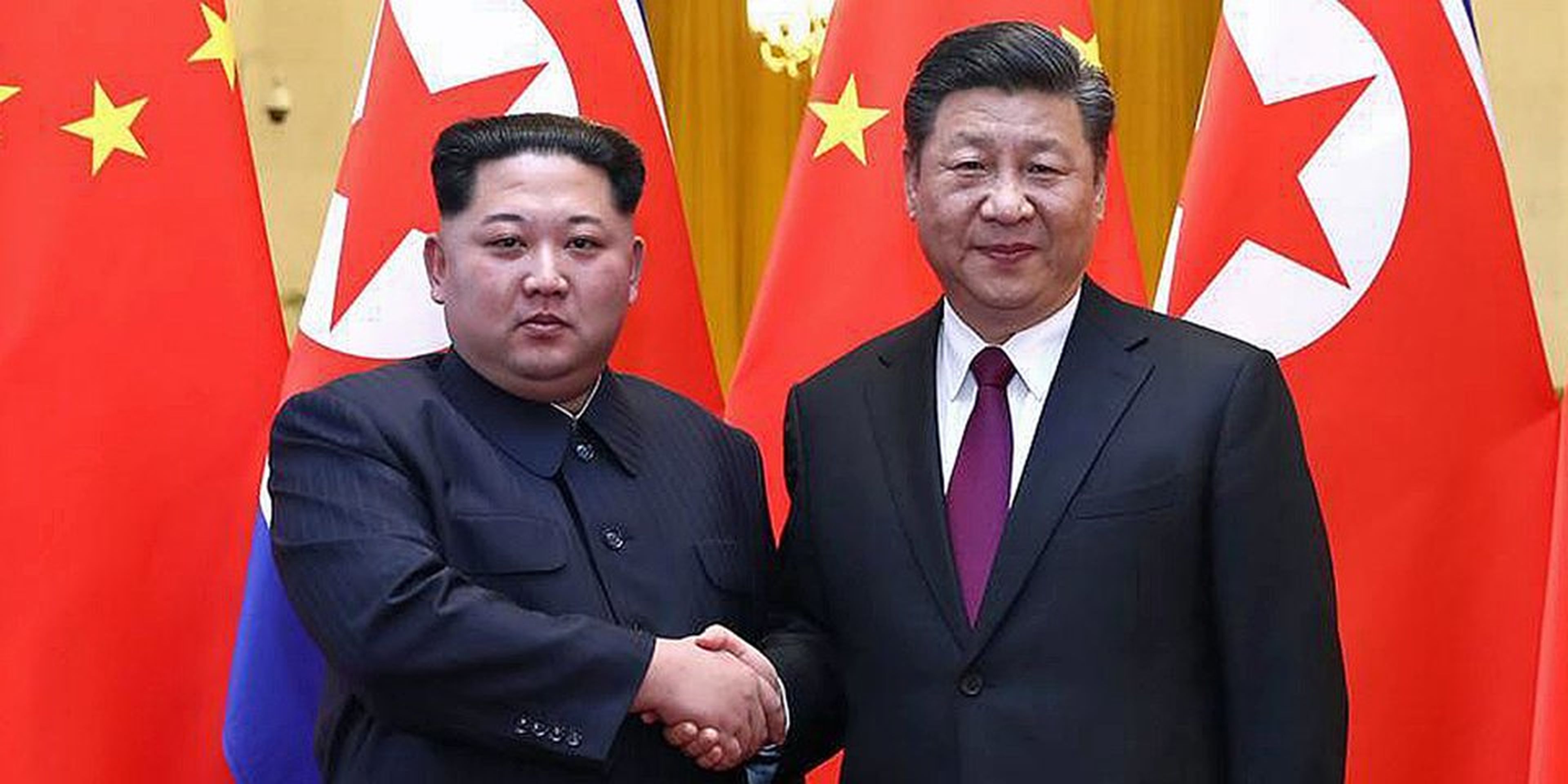 Kim Jong Un con Xi Jinping en China