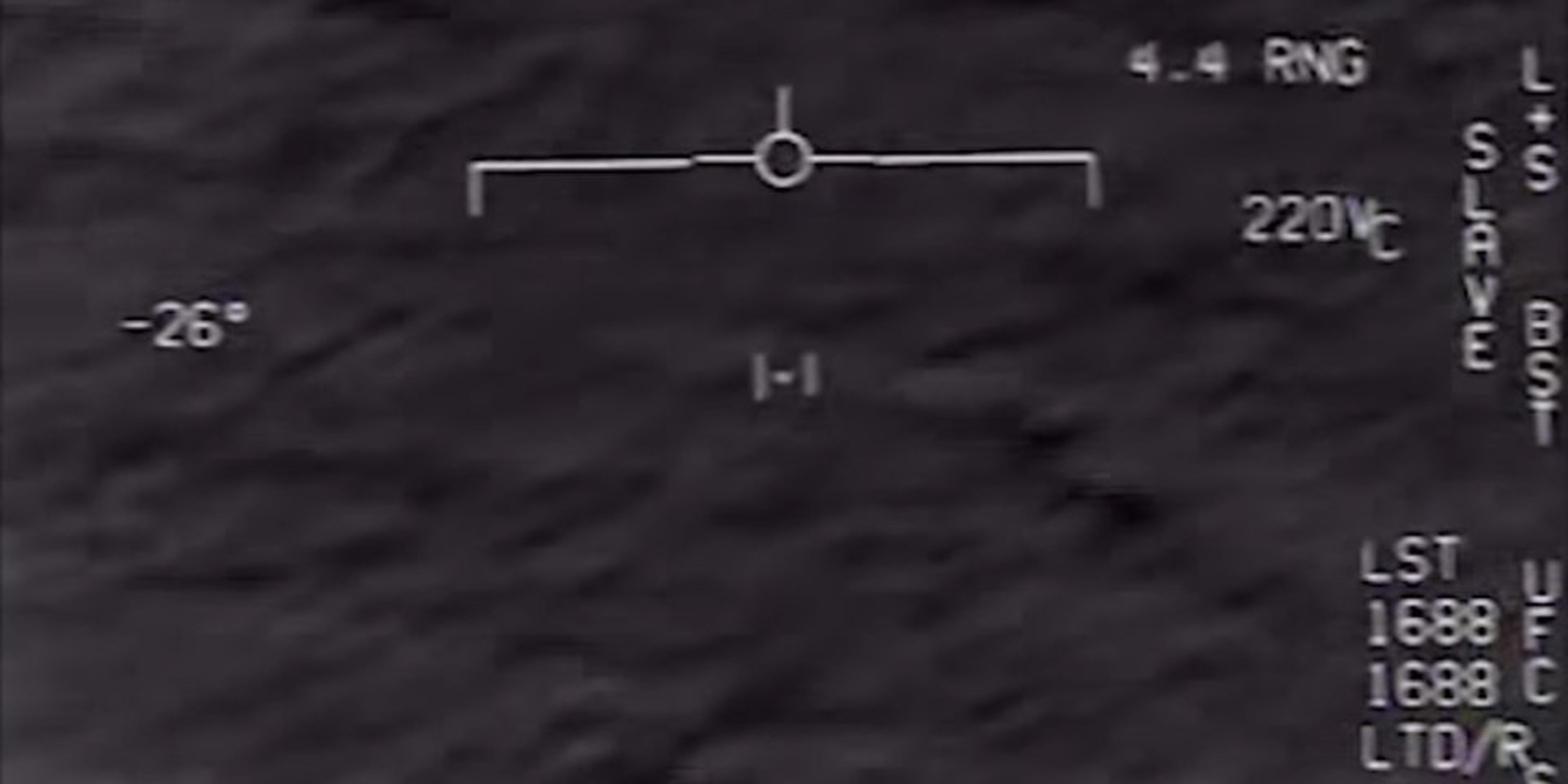 Captura de pantalla de un vídeo de la Stars Academy of Arts & Science que muestra un informe declasificado de un avión persiguiendo a un OVNI.