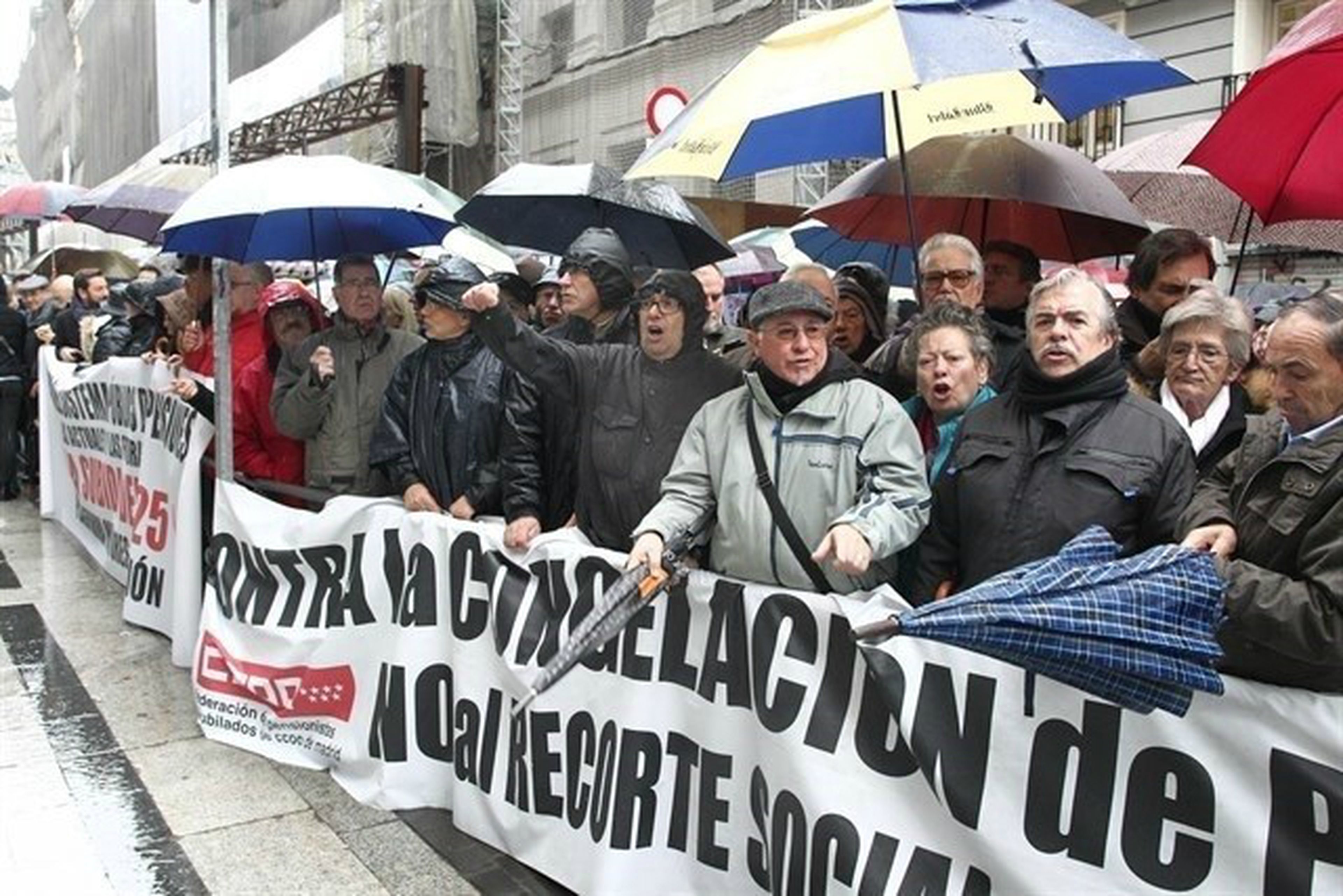 Los pensionistas han vuelto a pedir en la calle la subida de las pensiones.