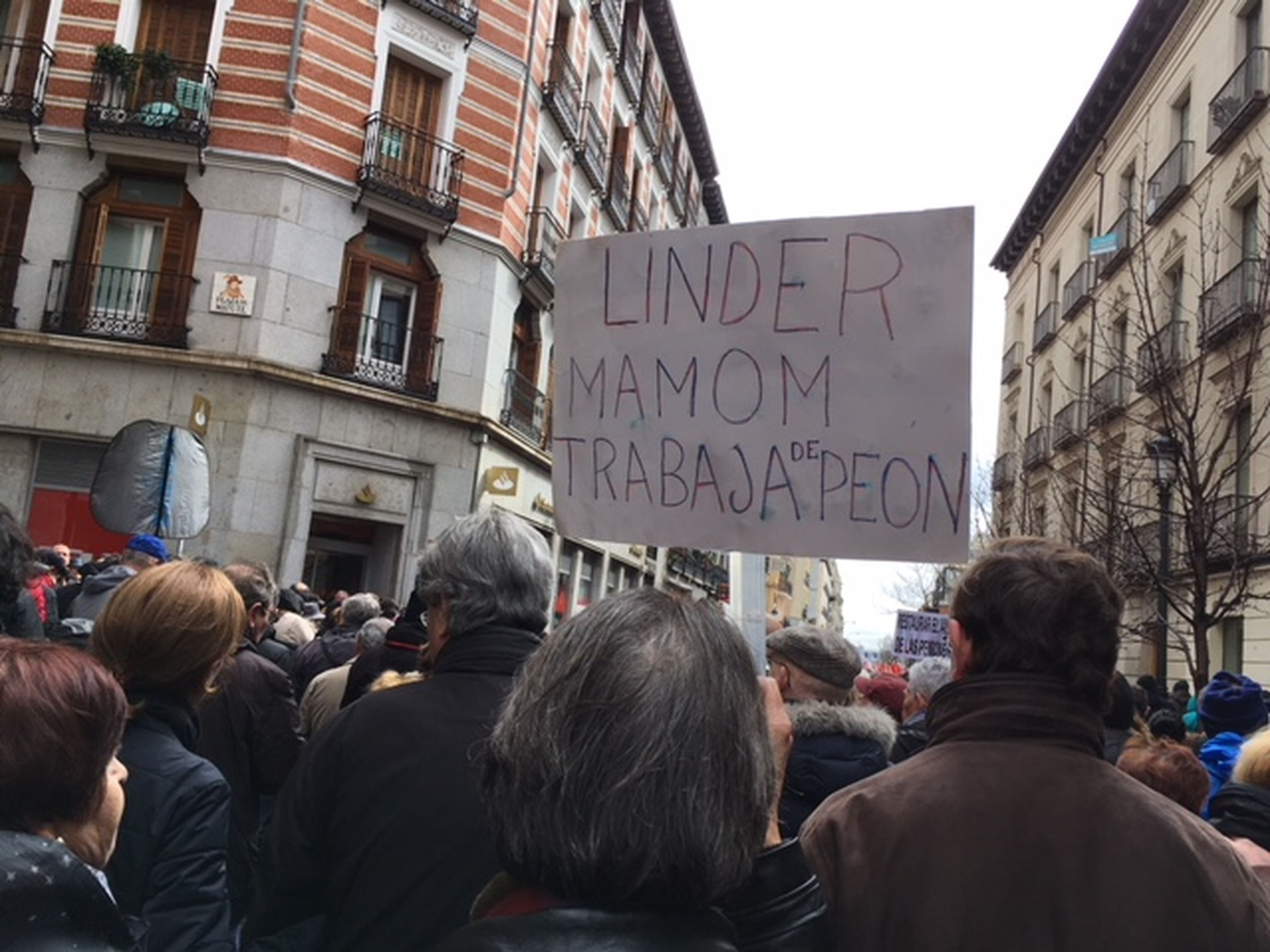 Protestas contra el Gobernador del Banco de España