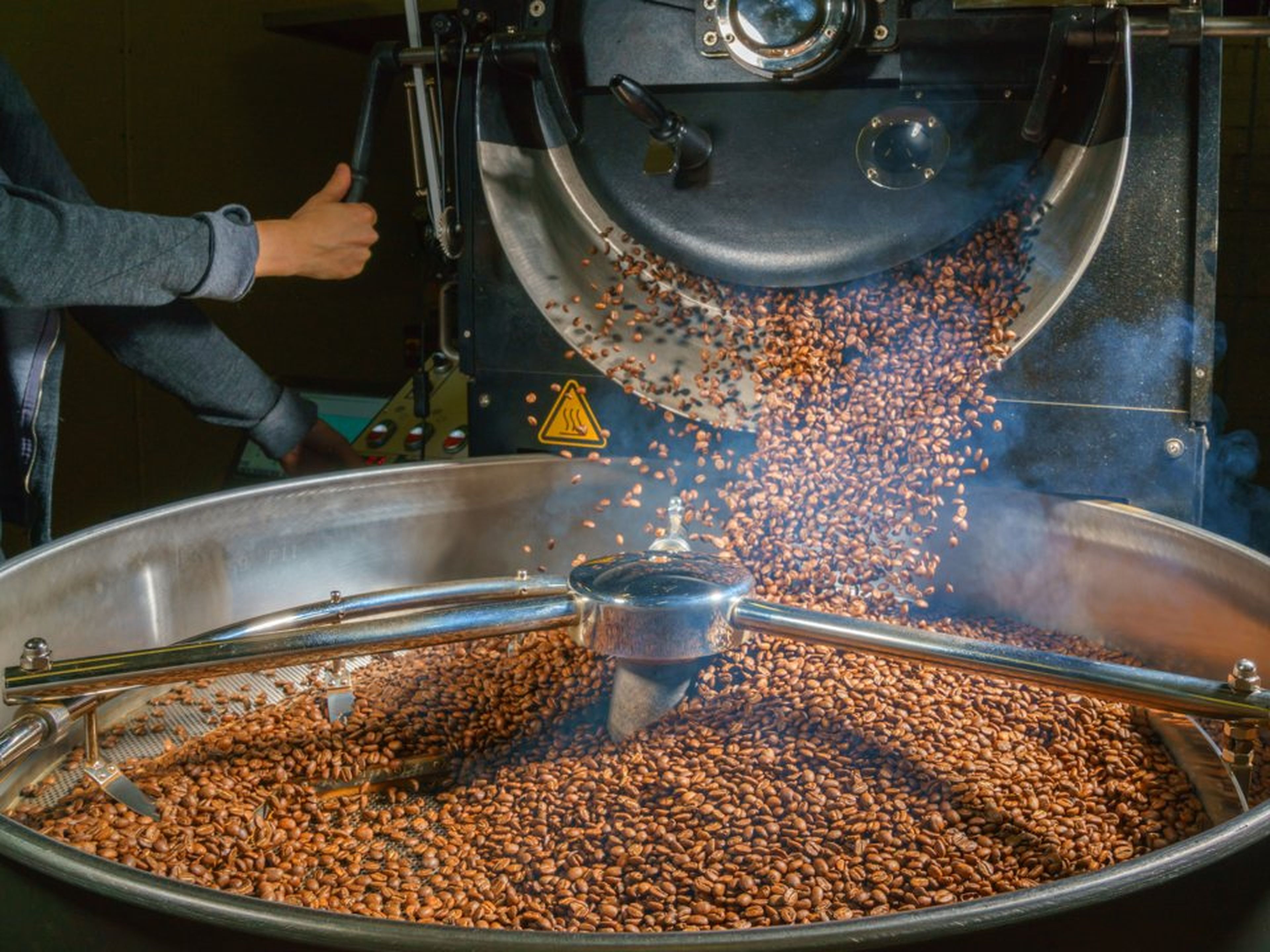 Cuando los granos de café se tuestan, la acrilamida se forma como un subproducto