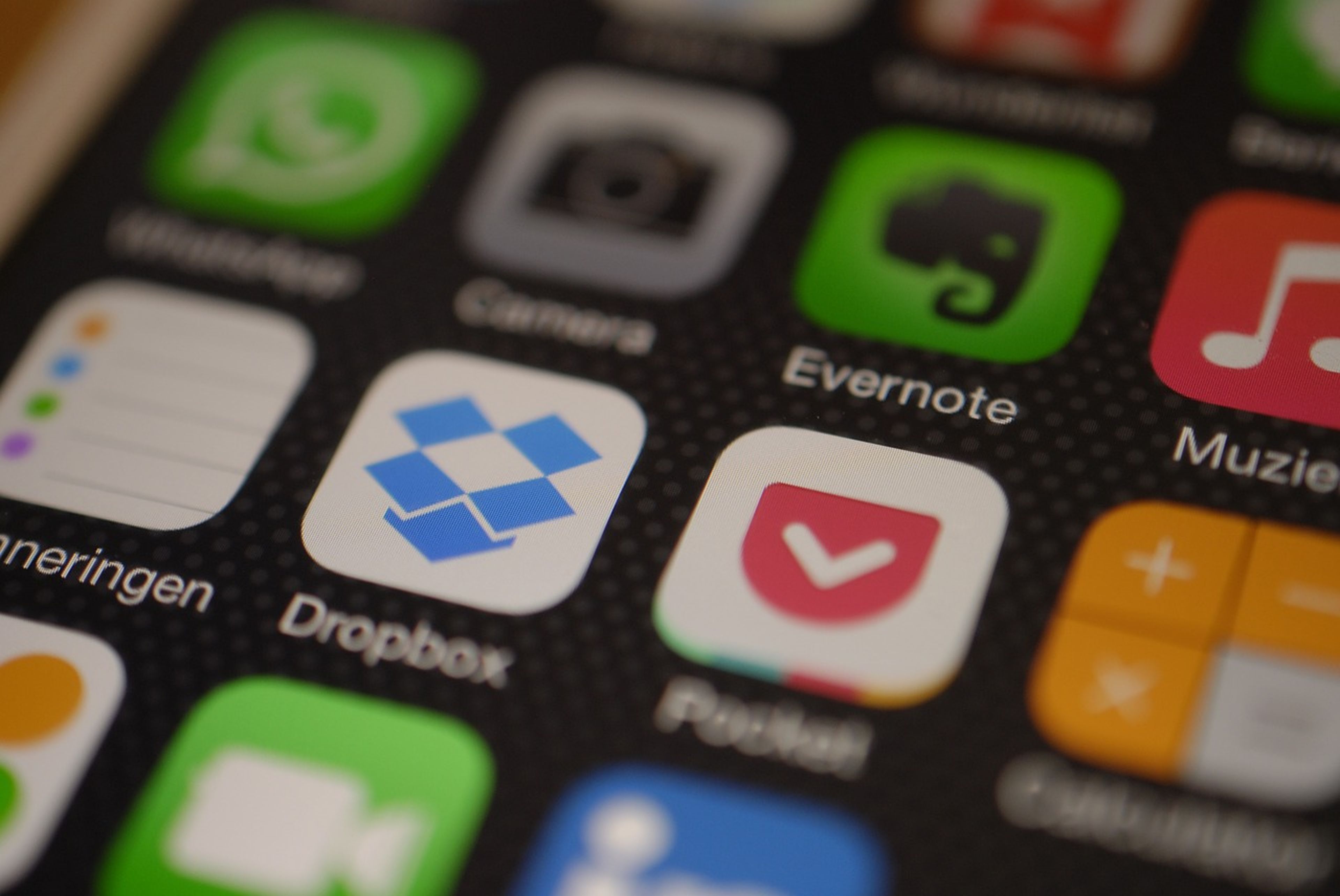 Logo de la app de Dropbox en un iPhone