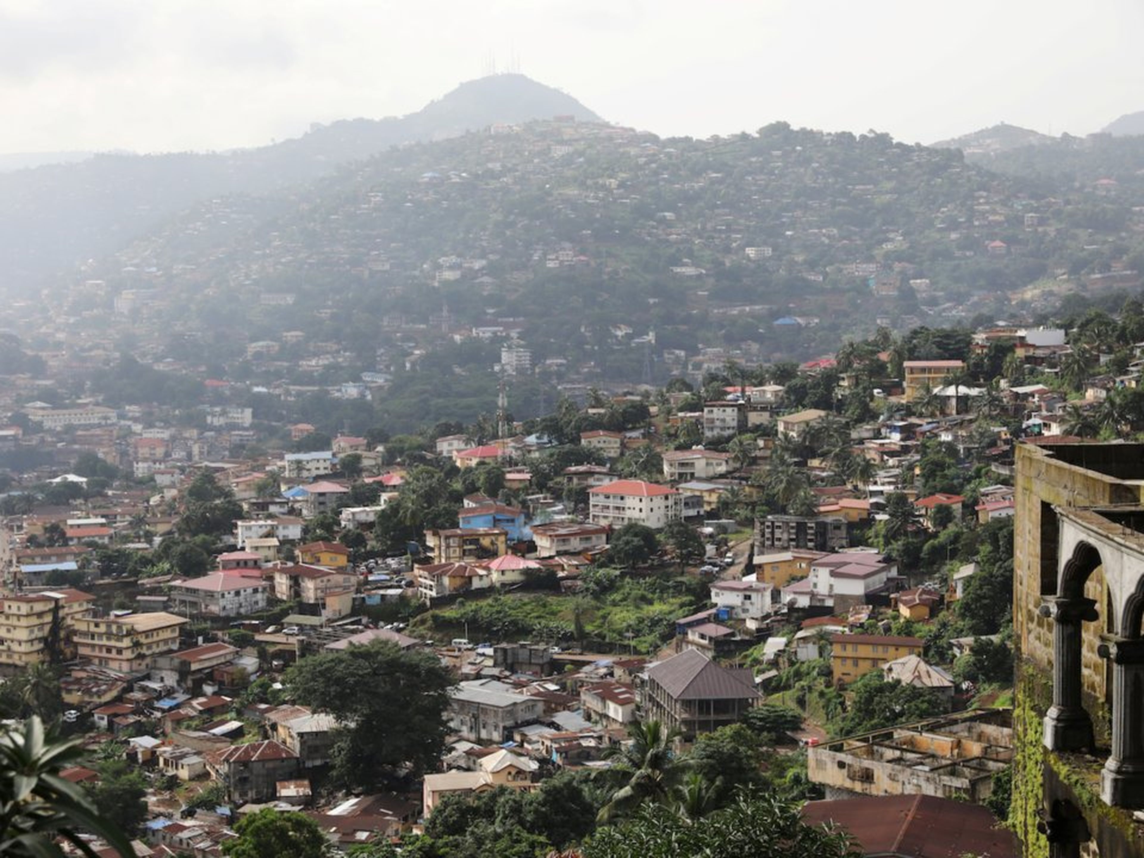 Vista general del centro de la ciudad de Freetown, Sierra Leona.