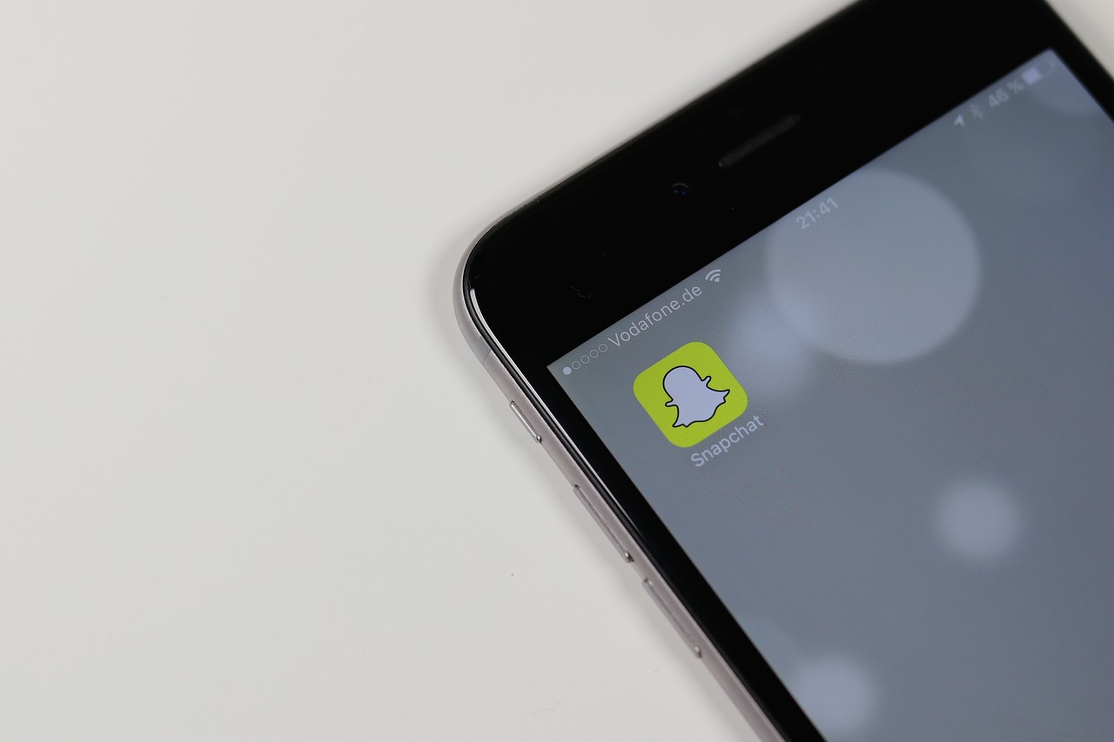Un smartphone con la app de Snapchat