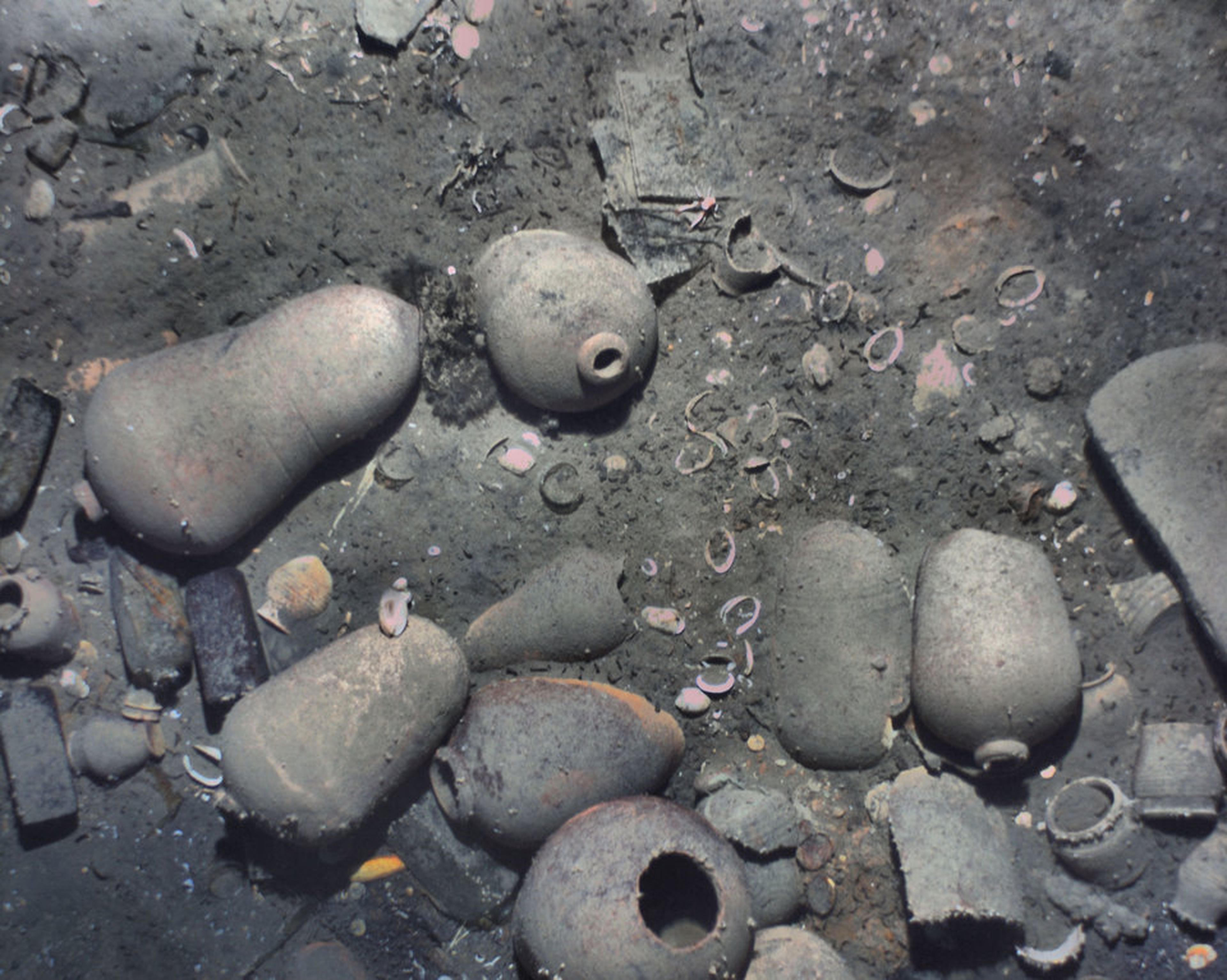 El casco del San José estaba parcialmente oculto, pero el Remus 6000 pudo identificar toneladas de reliquias