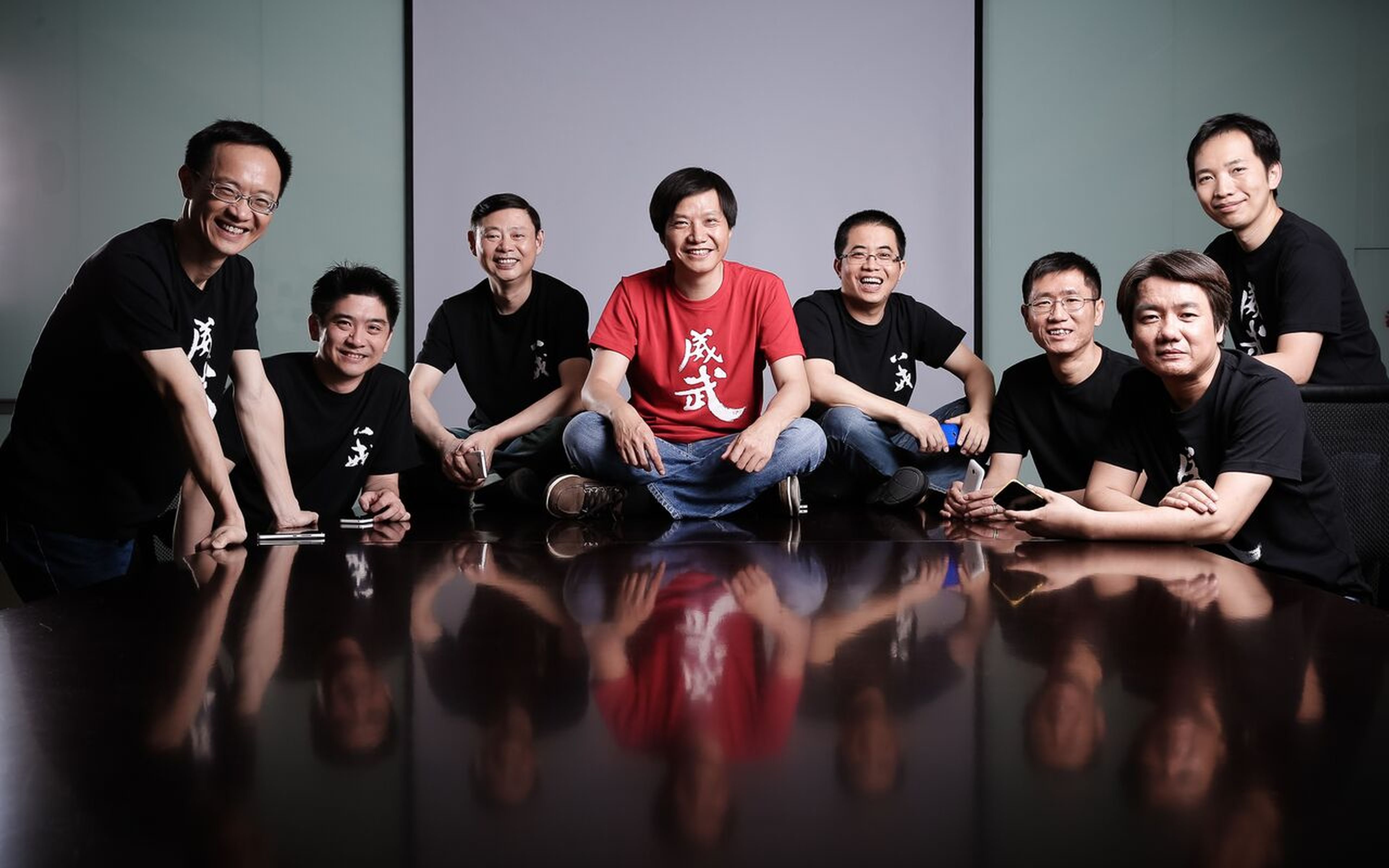 Los cofundadores del gigante chino de telefonía móvil Xiaomi.