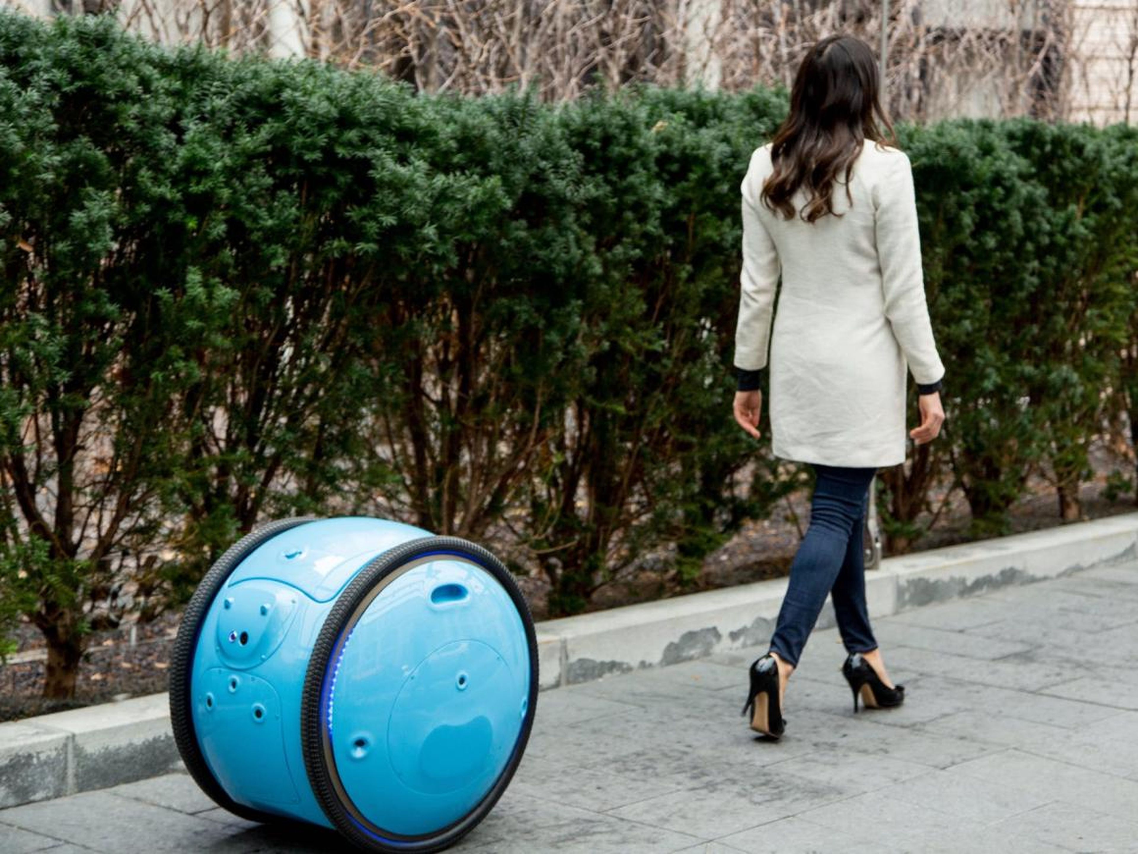 The company that invented the Vespa scooter is now testing this amazing luggage-hauling robot