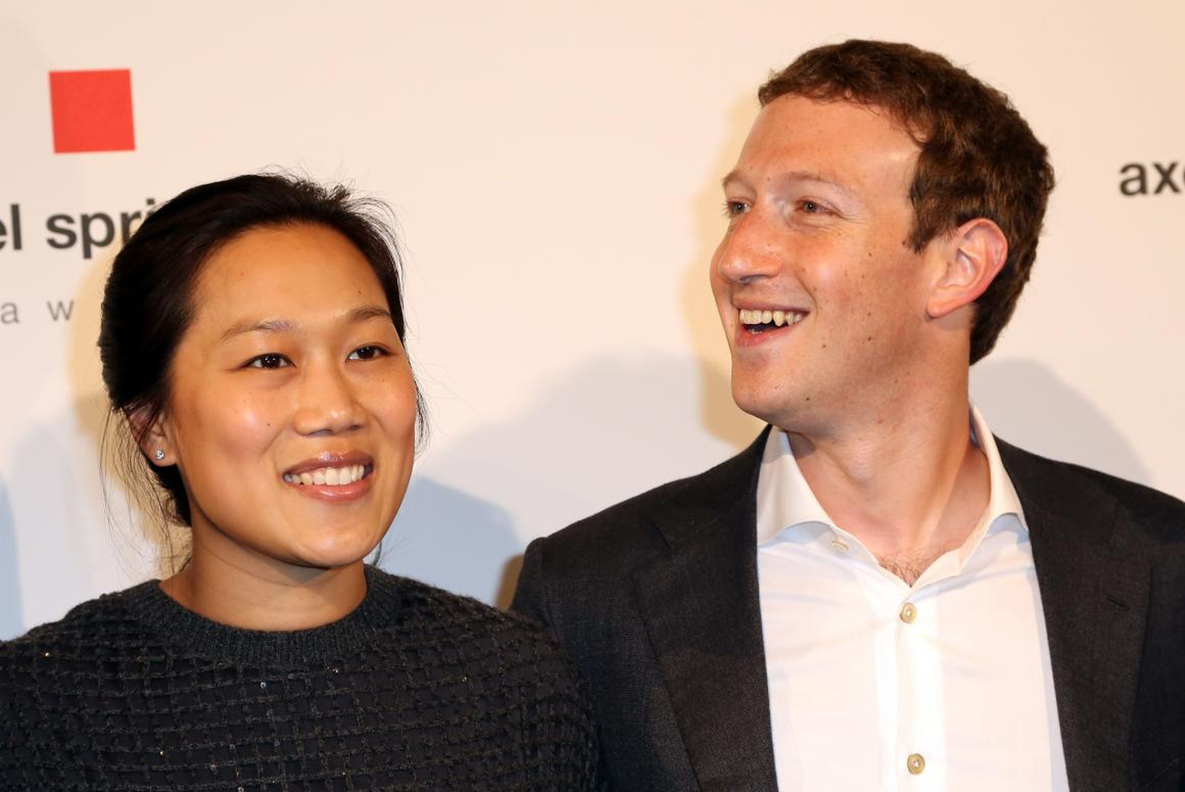 En diciembre de 2015, Zuckerberg anunció que se iba a apostar por la filantropía a lo grande.