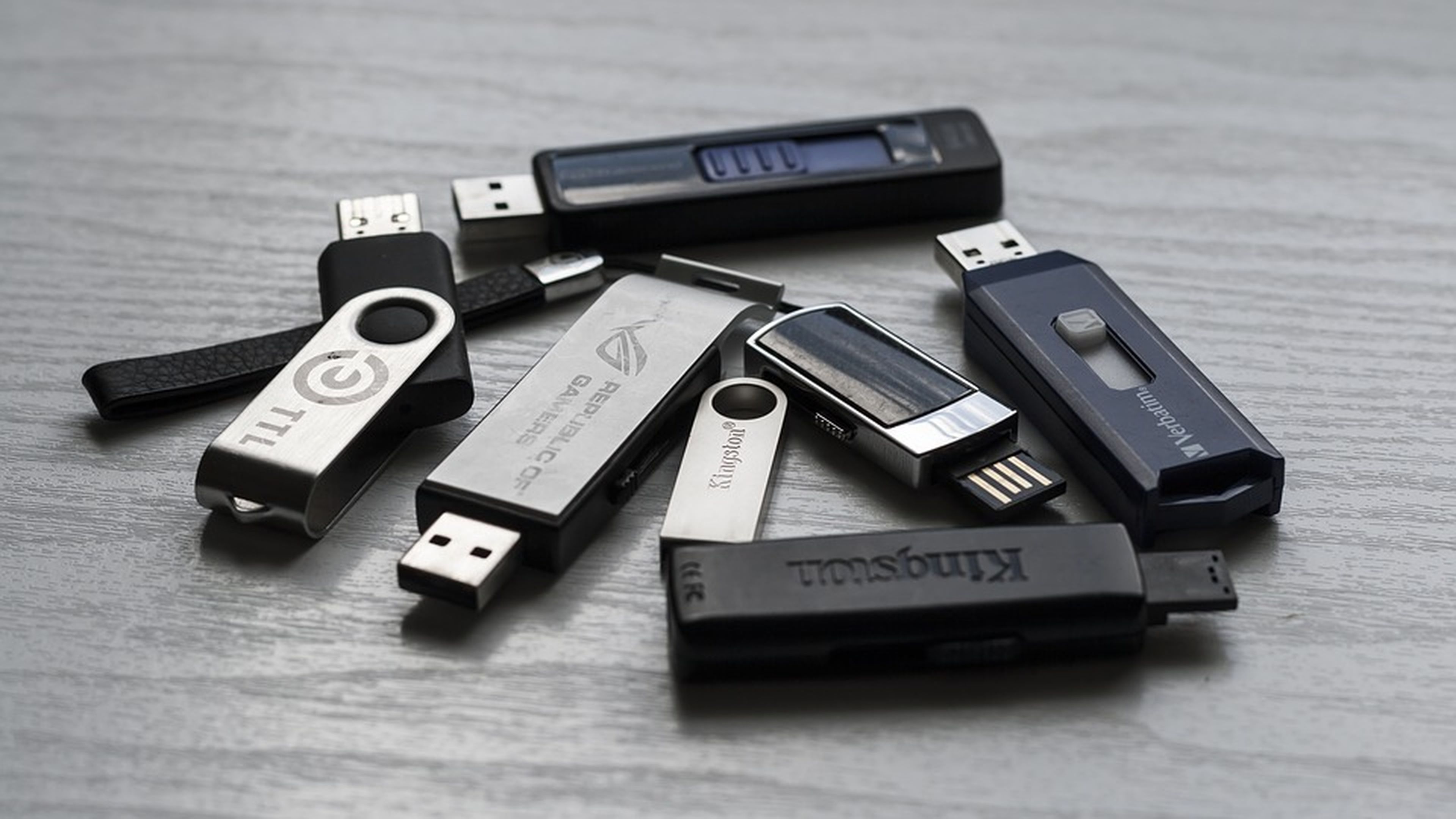 Dispositivos de almacenamiento USB.