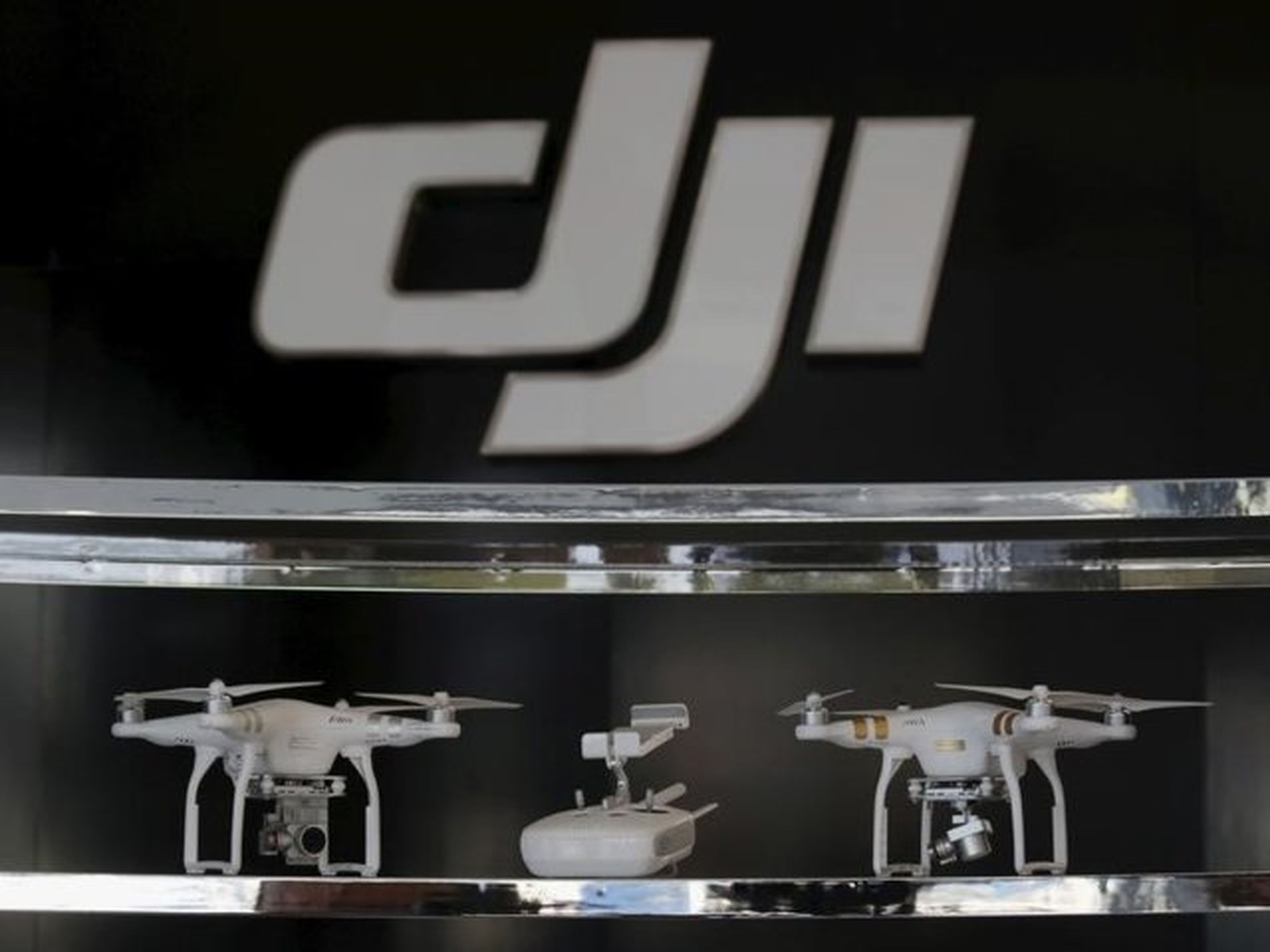 Imagen de archivo de drones en la primera tienda 'flagship' de DJI en Schenzhen, China.