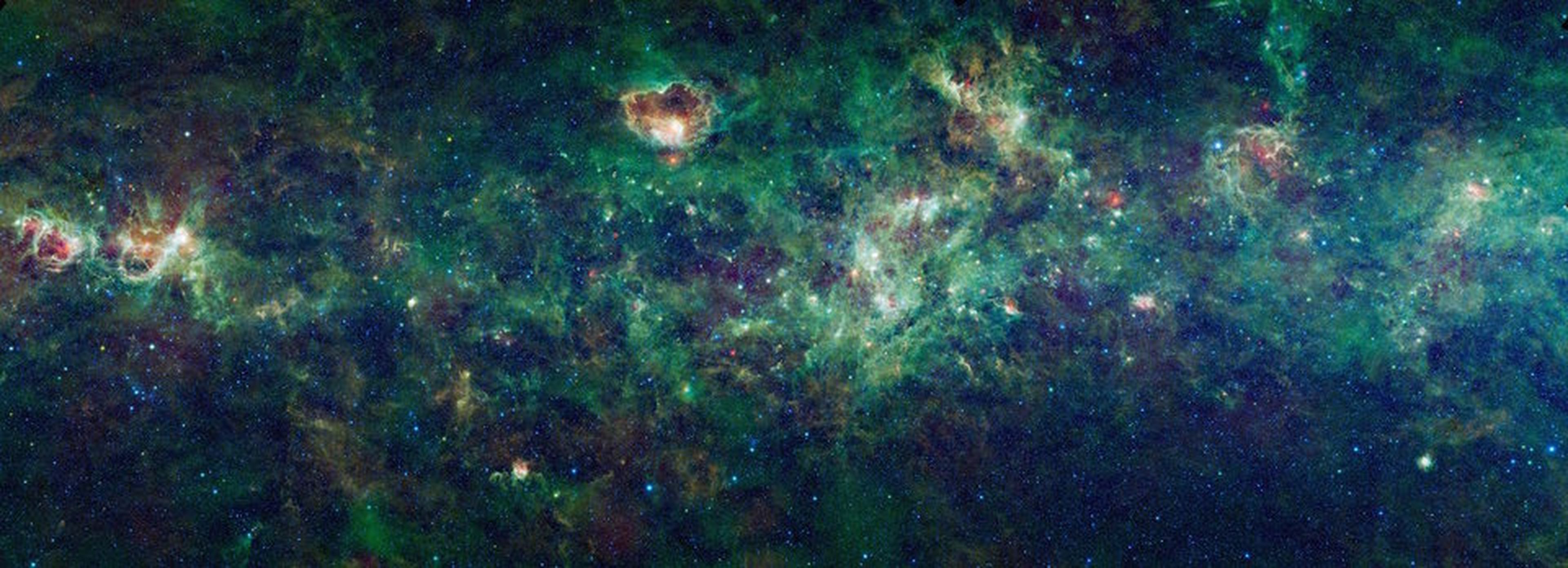 Esta enorme sección de la Vía Láctea es un mosaico de imágenes del Wide-field Infrared Survey Explorer de la NASA, o WISE.