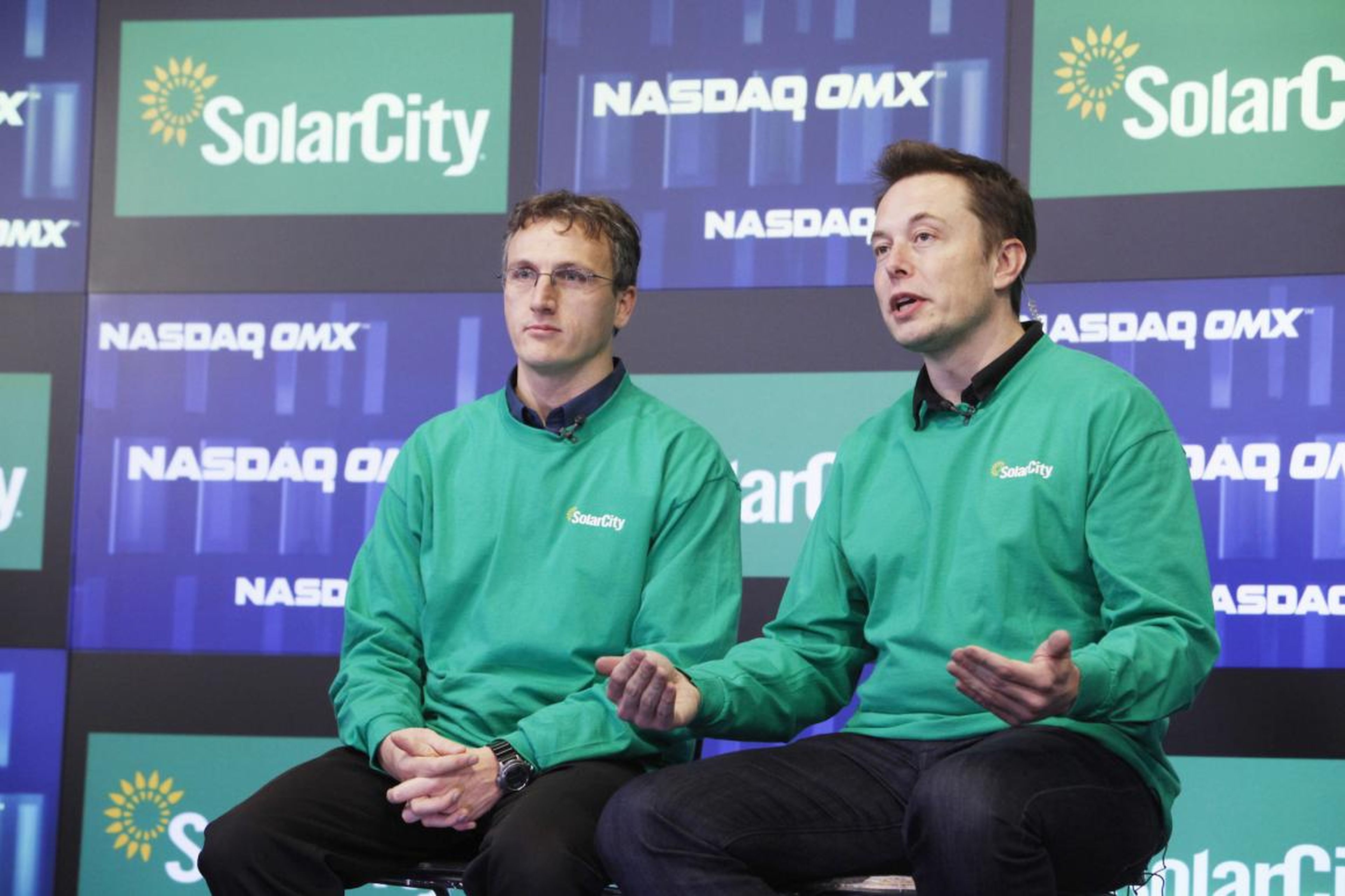 Los cofundadores de SolarCity, Lyndon Rive (izquierda) y Elon Musk.