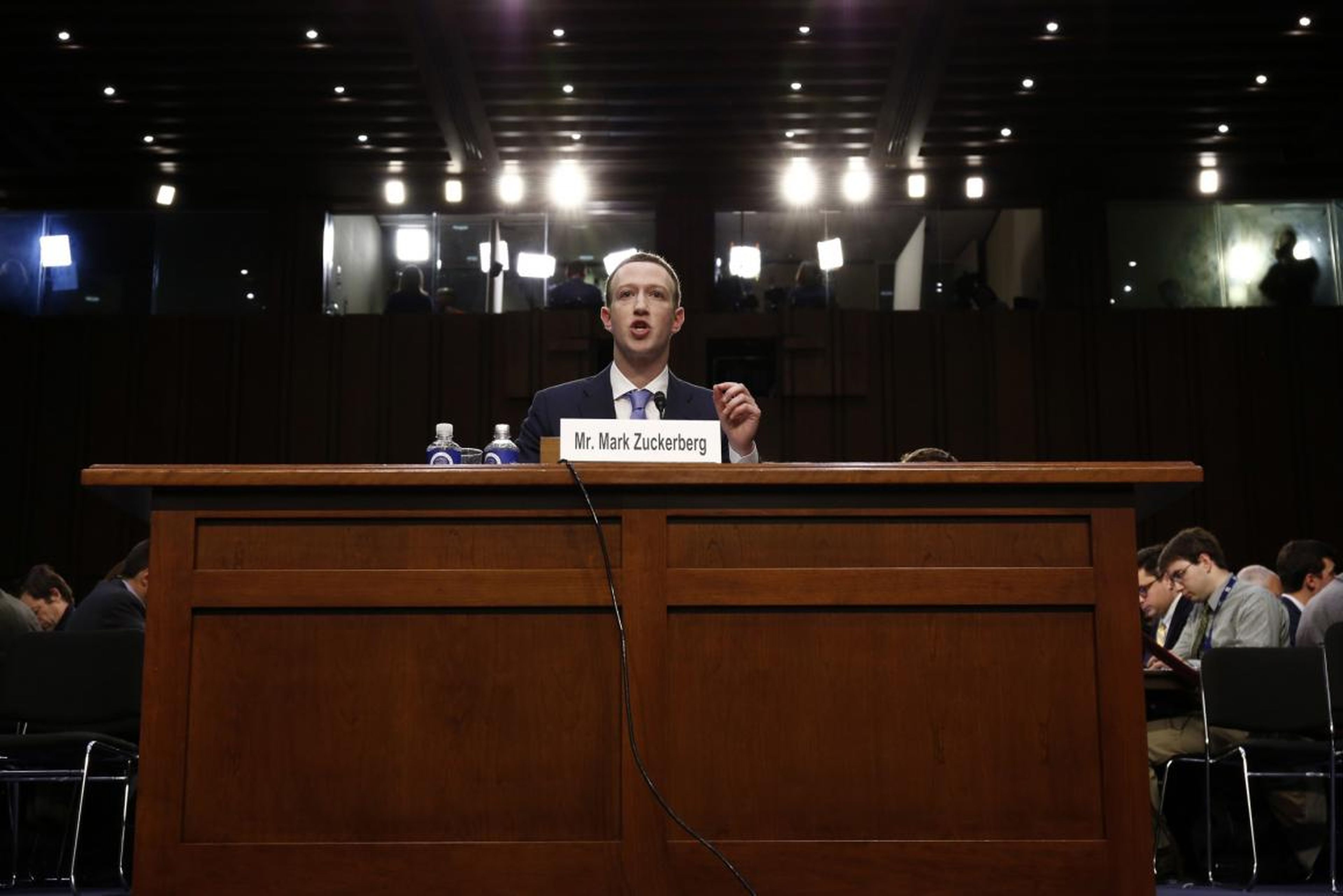 Mark Zuckerberg testificando ante el Congreso de los Estados Unidos.